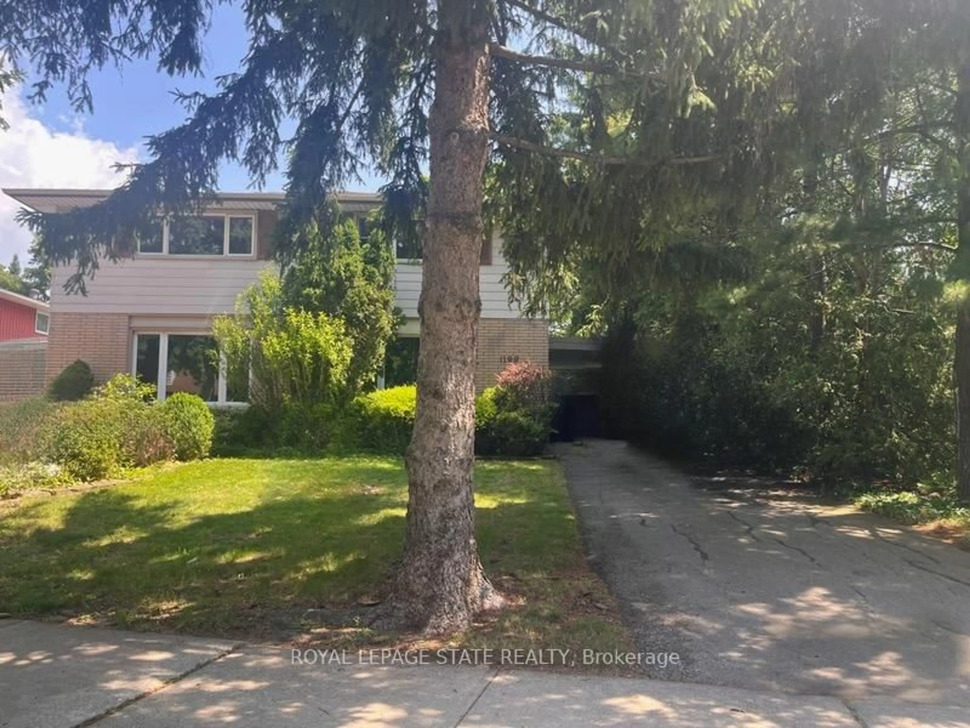 A pic from outside/outdoor area/front of a property/back of a property/a pic from drone, street for 1199 Nottingham Ave, Burlington Ontario L7P 2R5