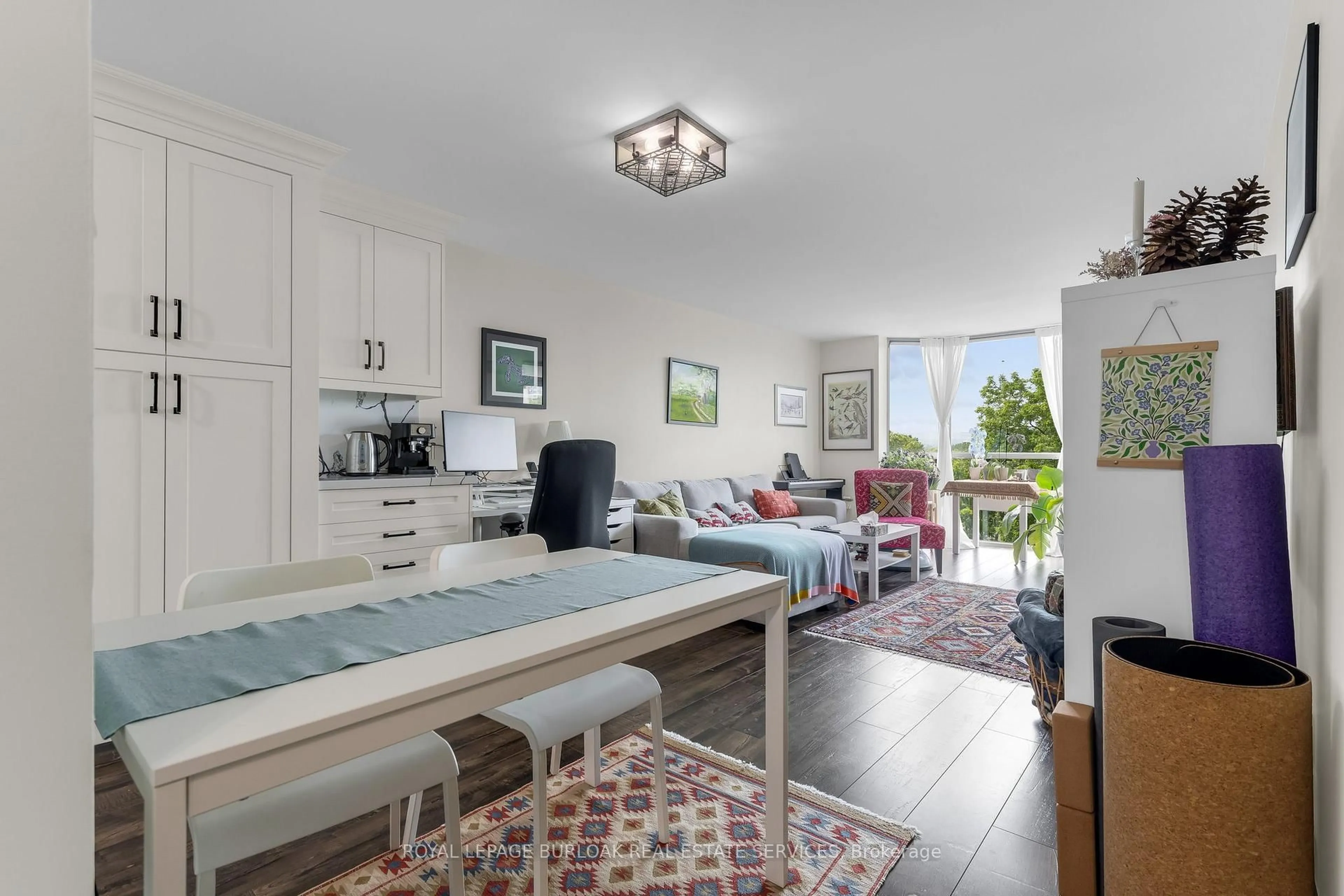 Open concept kitchen, wood/laminate floor for 1225 North Shore Blvd #709, Burlington Ontario L7S 1Z6