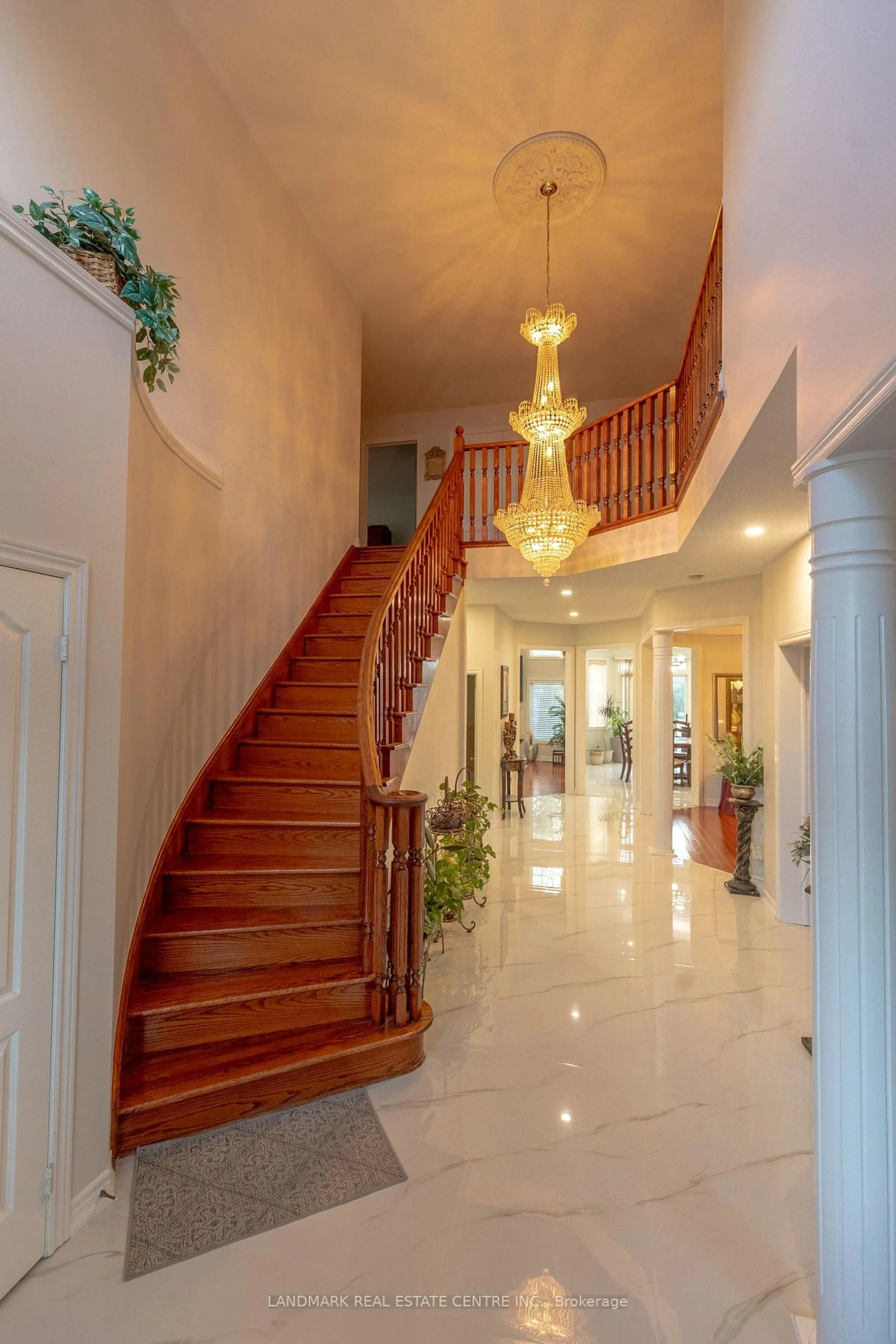 Indoor foyer for 12 Highvalley Circ, Brampton Ontario L6P 2C6