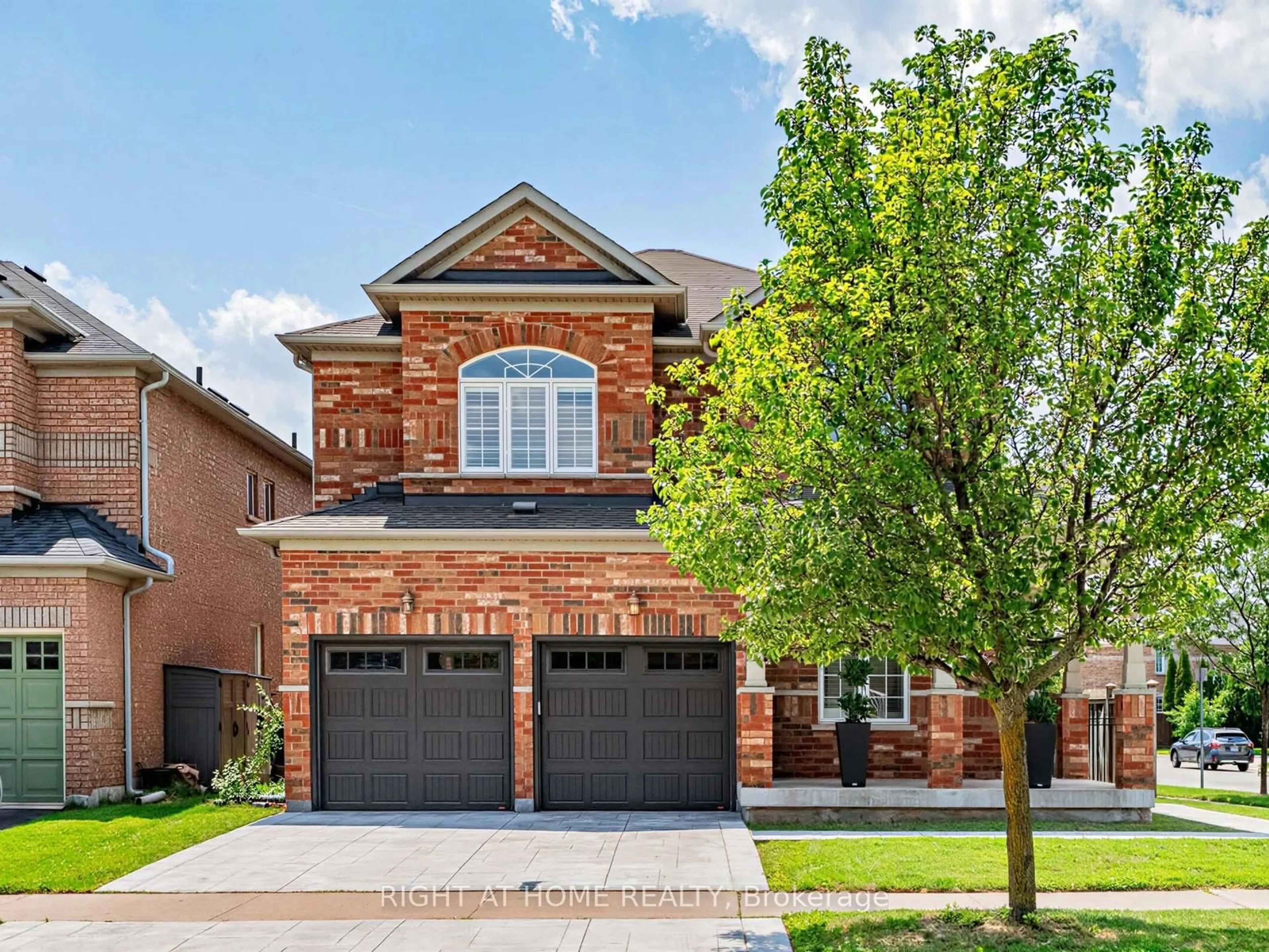 Home with brick exterior material, street for 2042 Quinte St, Burlington Ontario L7L 7B9