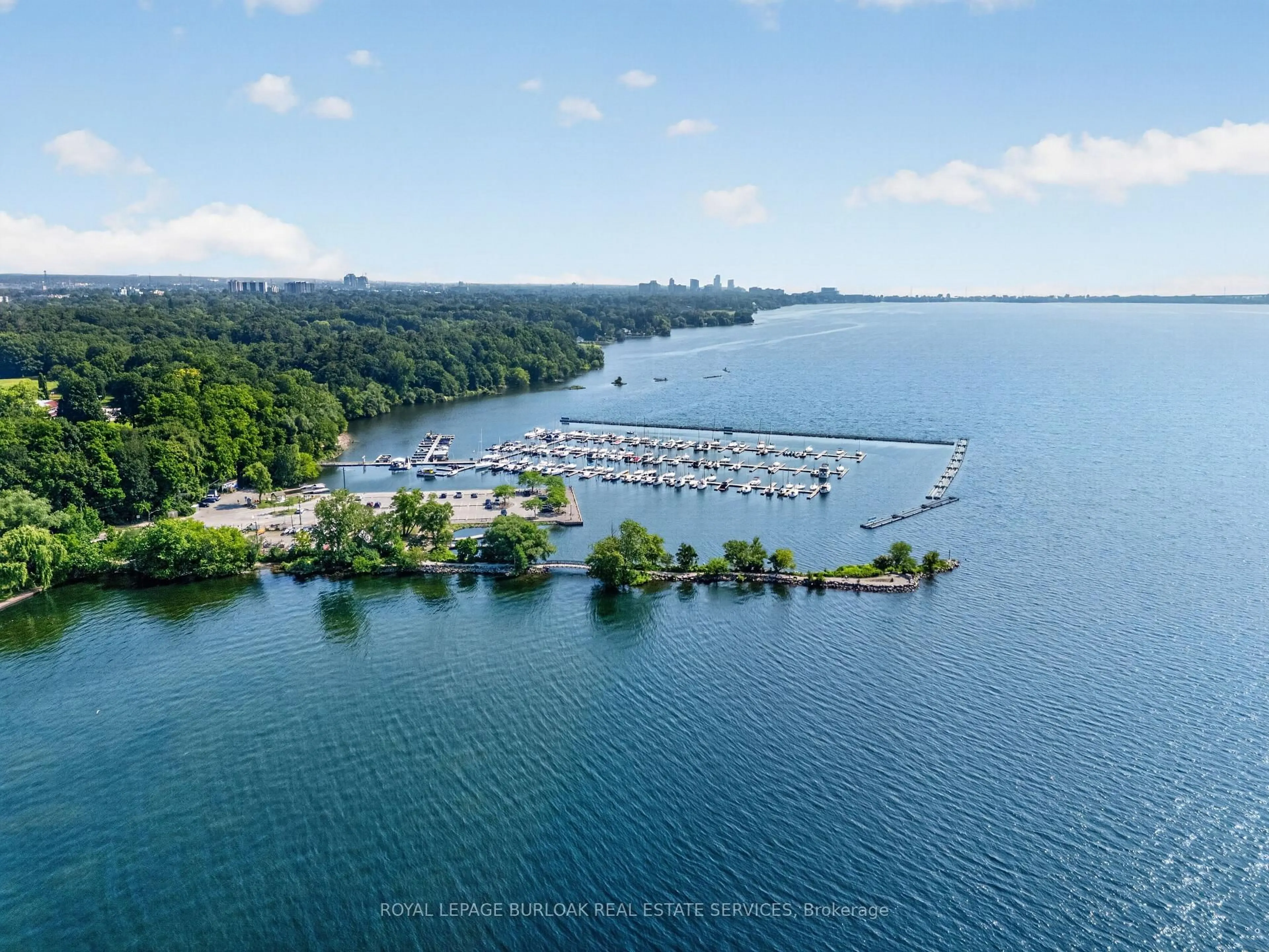 A pic from outside/outdoor area/front of a property/back of a property/a pic from drone, water/lake/river/ocean view for 90 Oaklands Park Crt, Burlington Ontario L7T 4G9