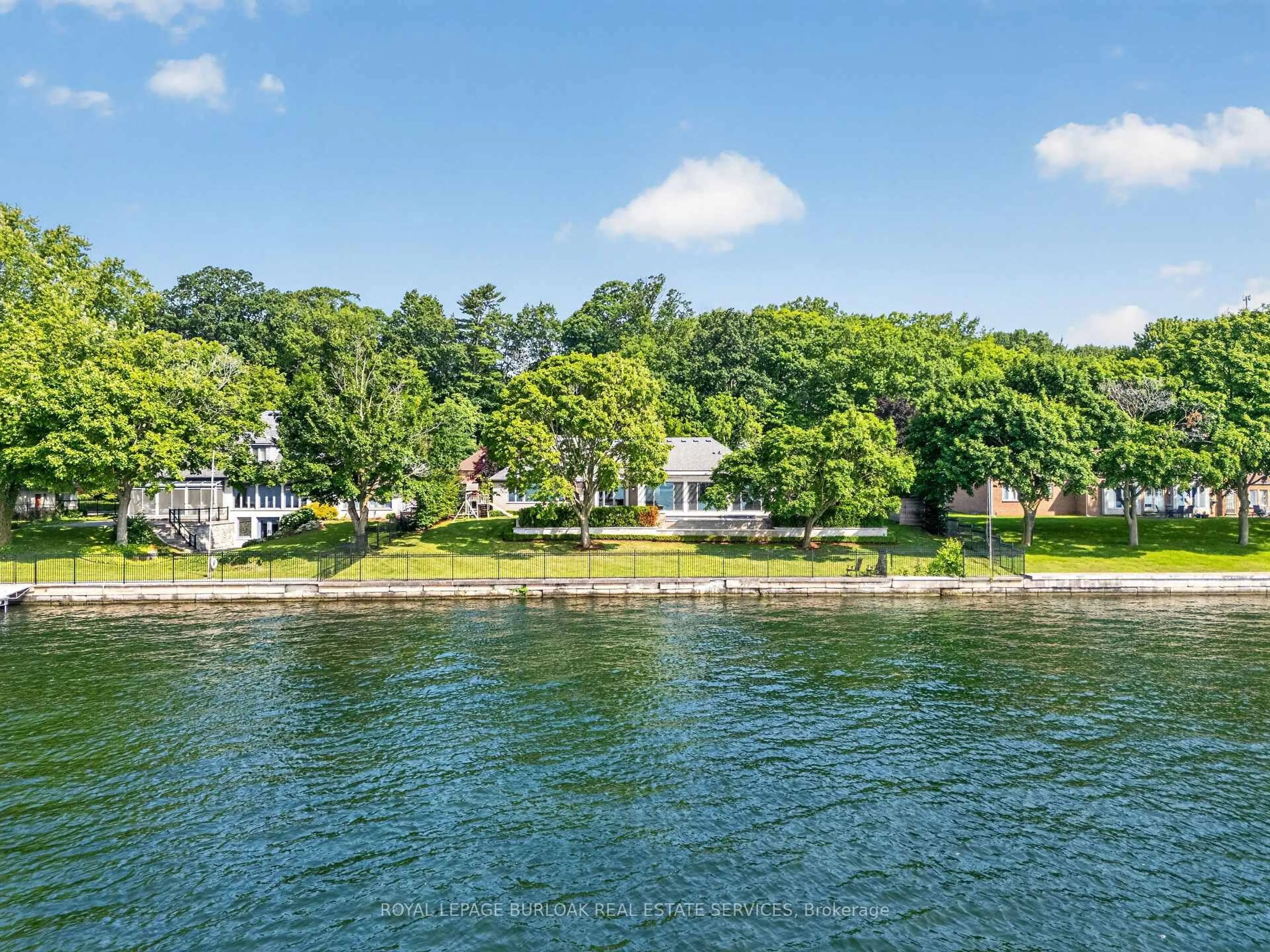 A pic from outside/outdoor area/front of a property/back of a property/a pic from drone, water/lake/river/ocean view for 90 Oaklands Park Crt, Burlington Ontario L7T 4G9