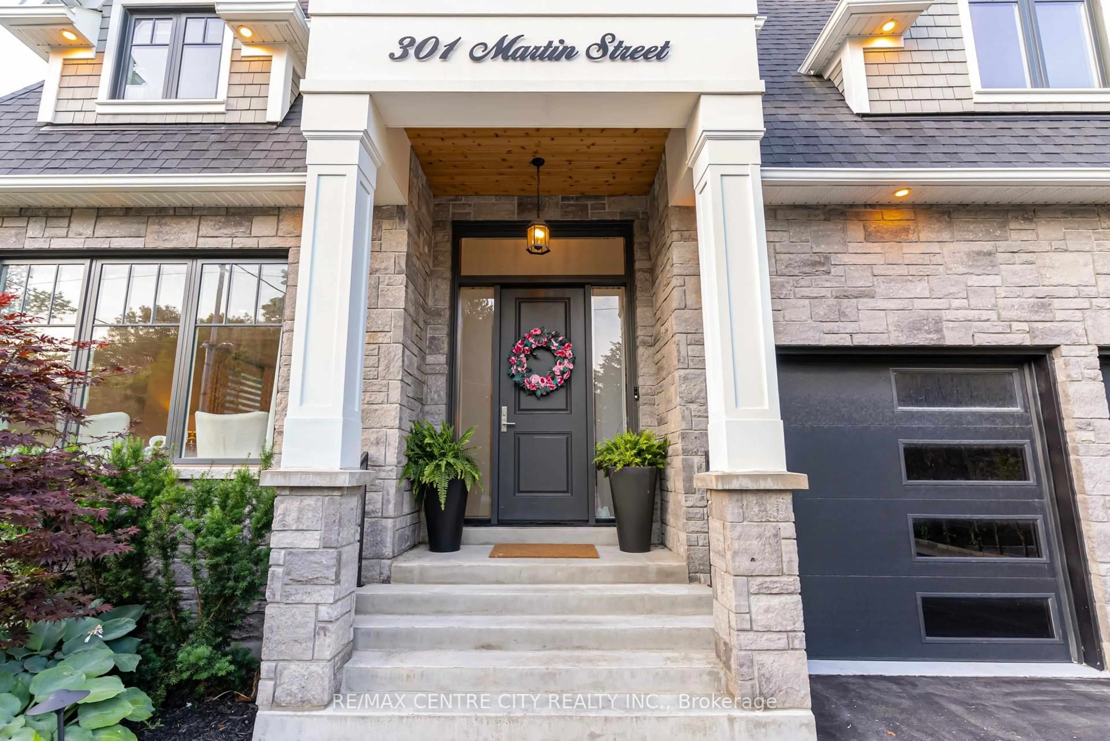 Unknown for 301 Martin St, Milton Ontario L9T 2R7