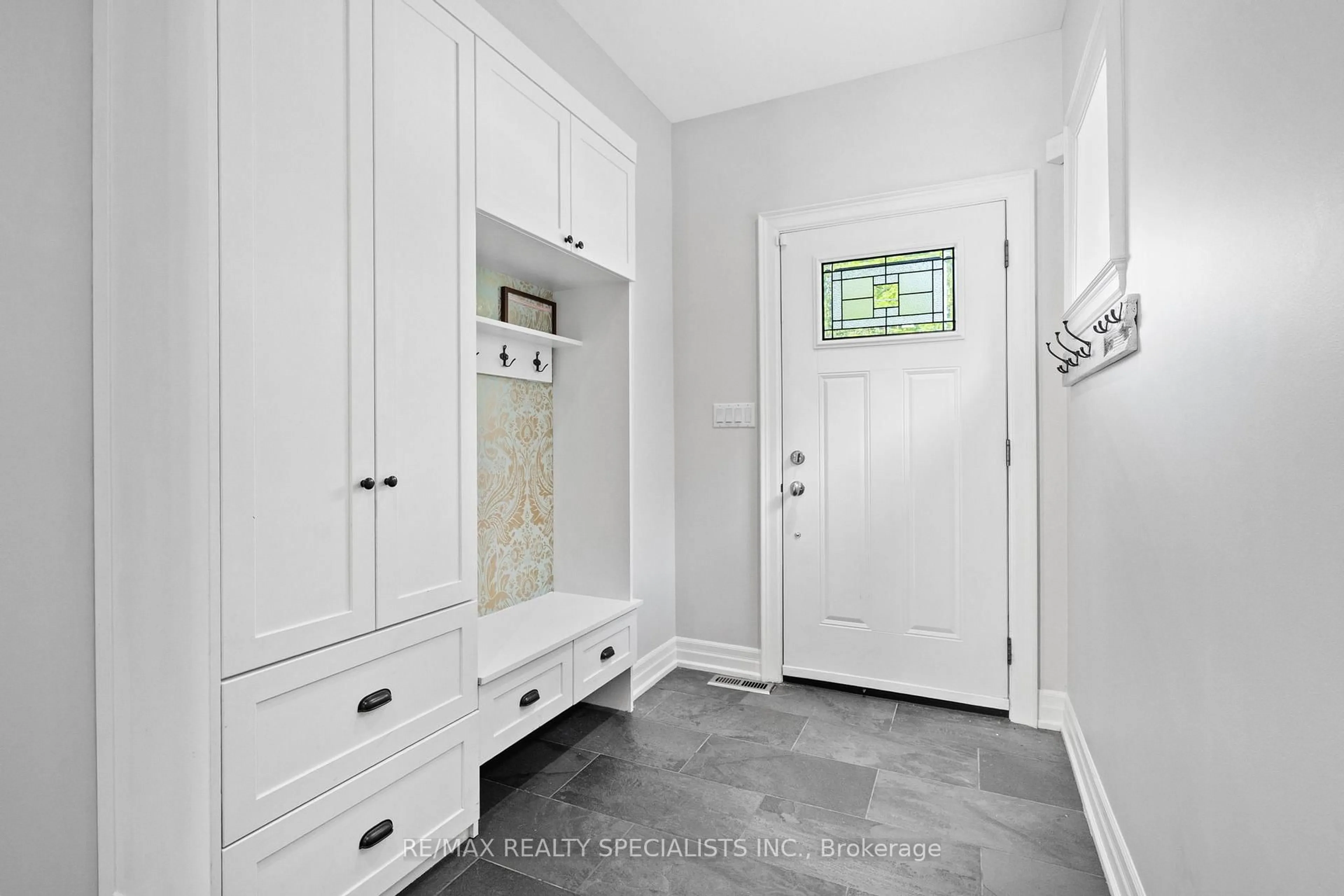 Indoor entryway for 73 Eleventh St, Toronto Ontario M8V 3G4