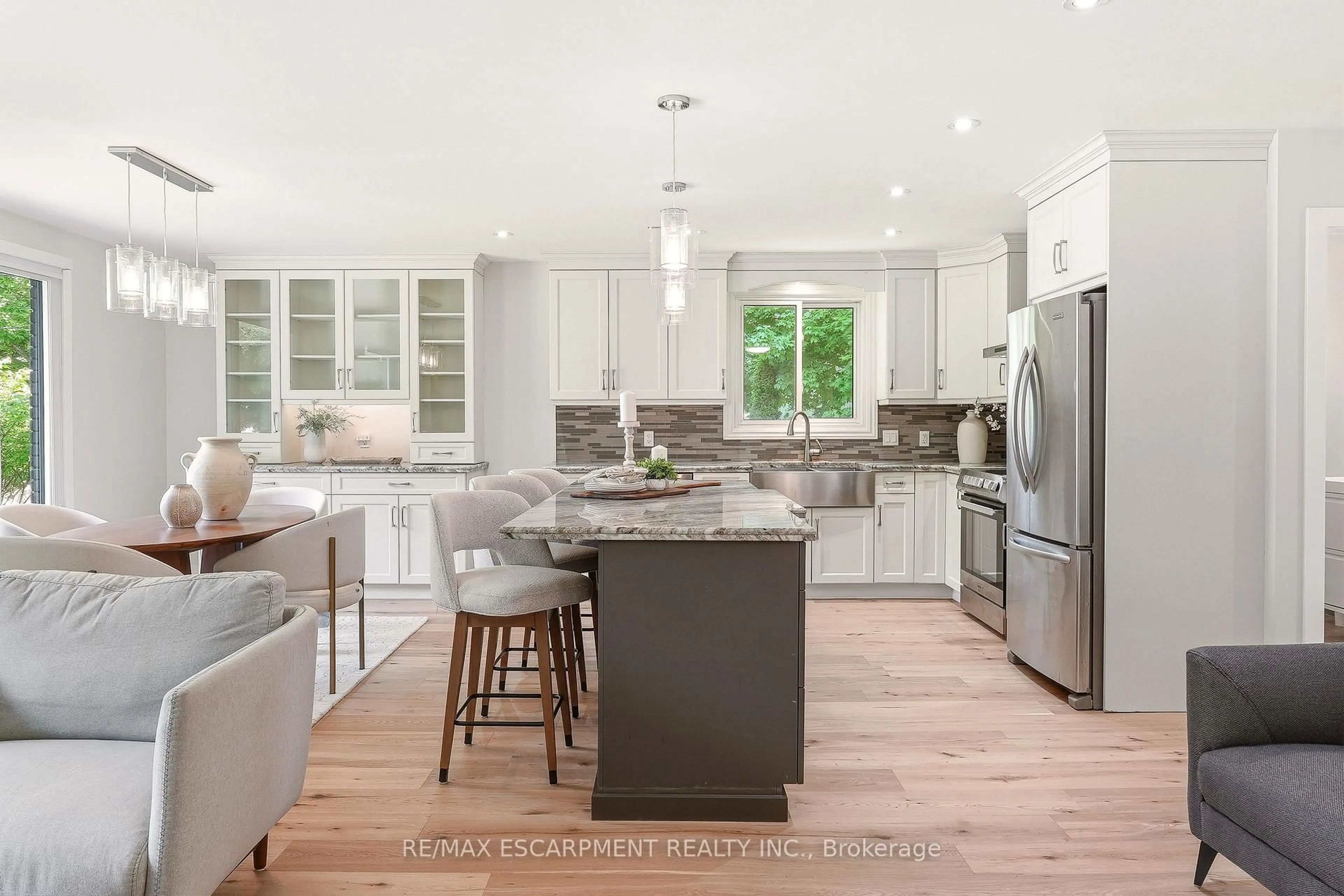 Open concept kitchen, unknown for 2234 Kilbride St, Burlington Ontario L7P 0J4