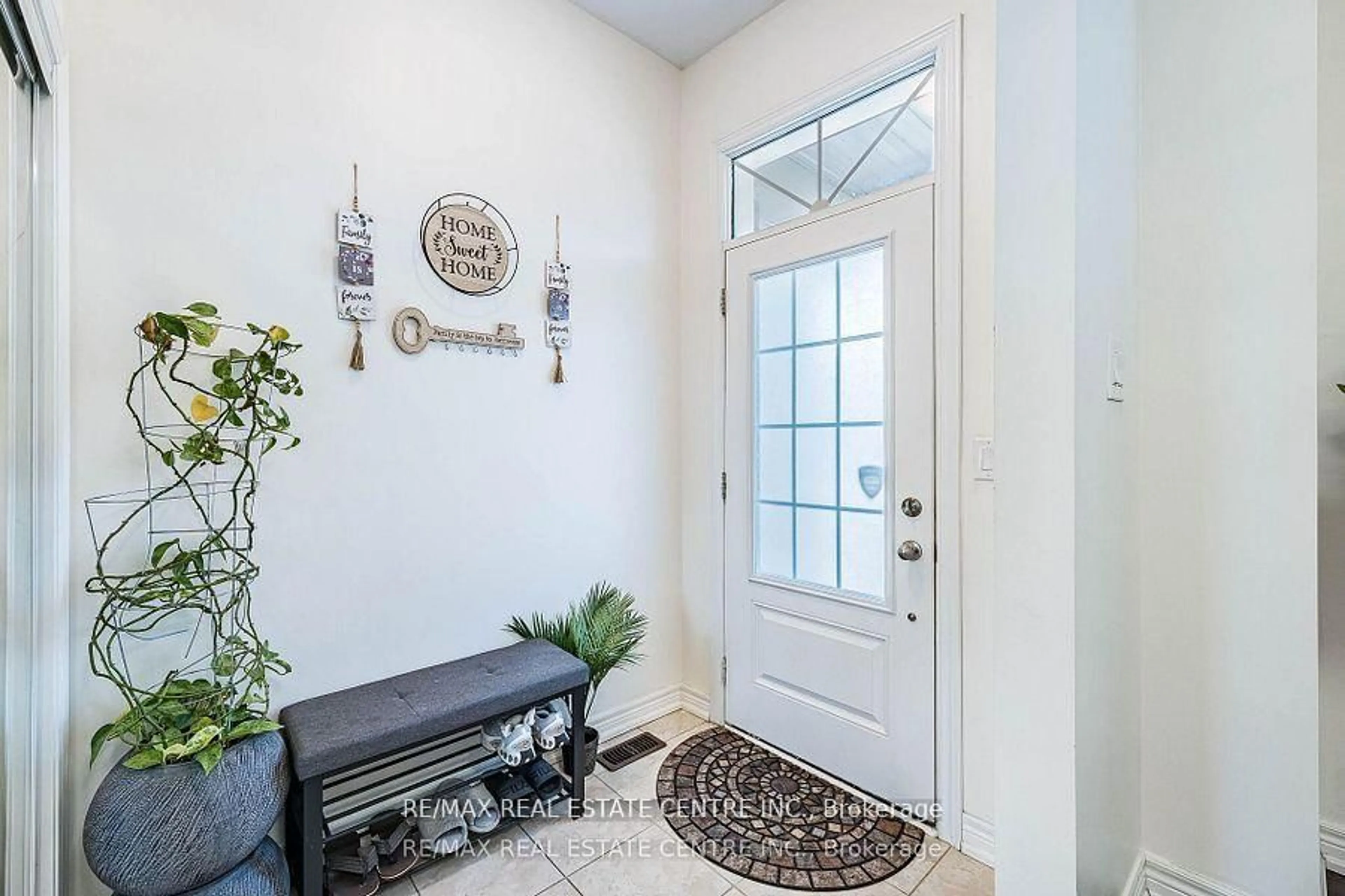 Indoor entryway for 248 Inspire Blvd, Brampton Ontario L6R 0B6