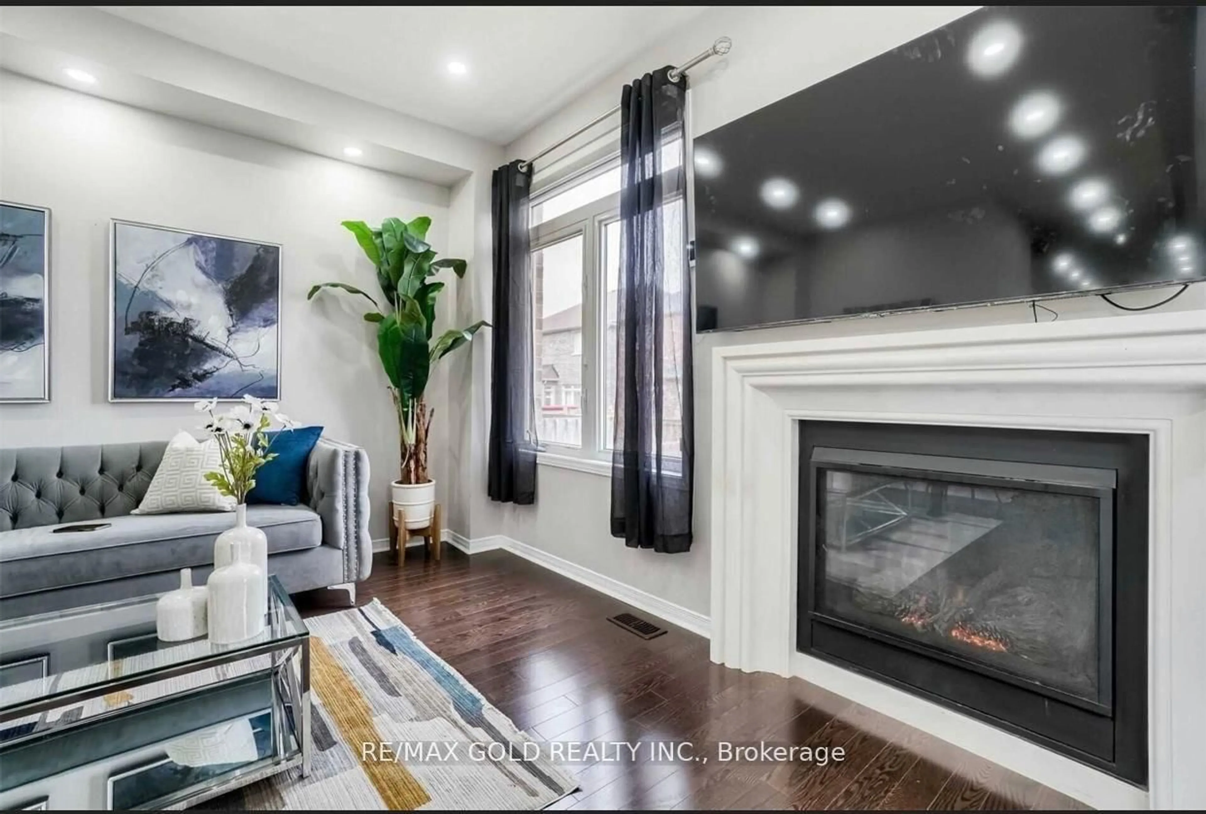 Living room with furniture, unknown for 66 Zelda Rd, Brampton Ontario L6R 0B6