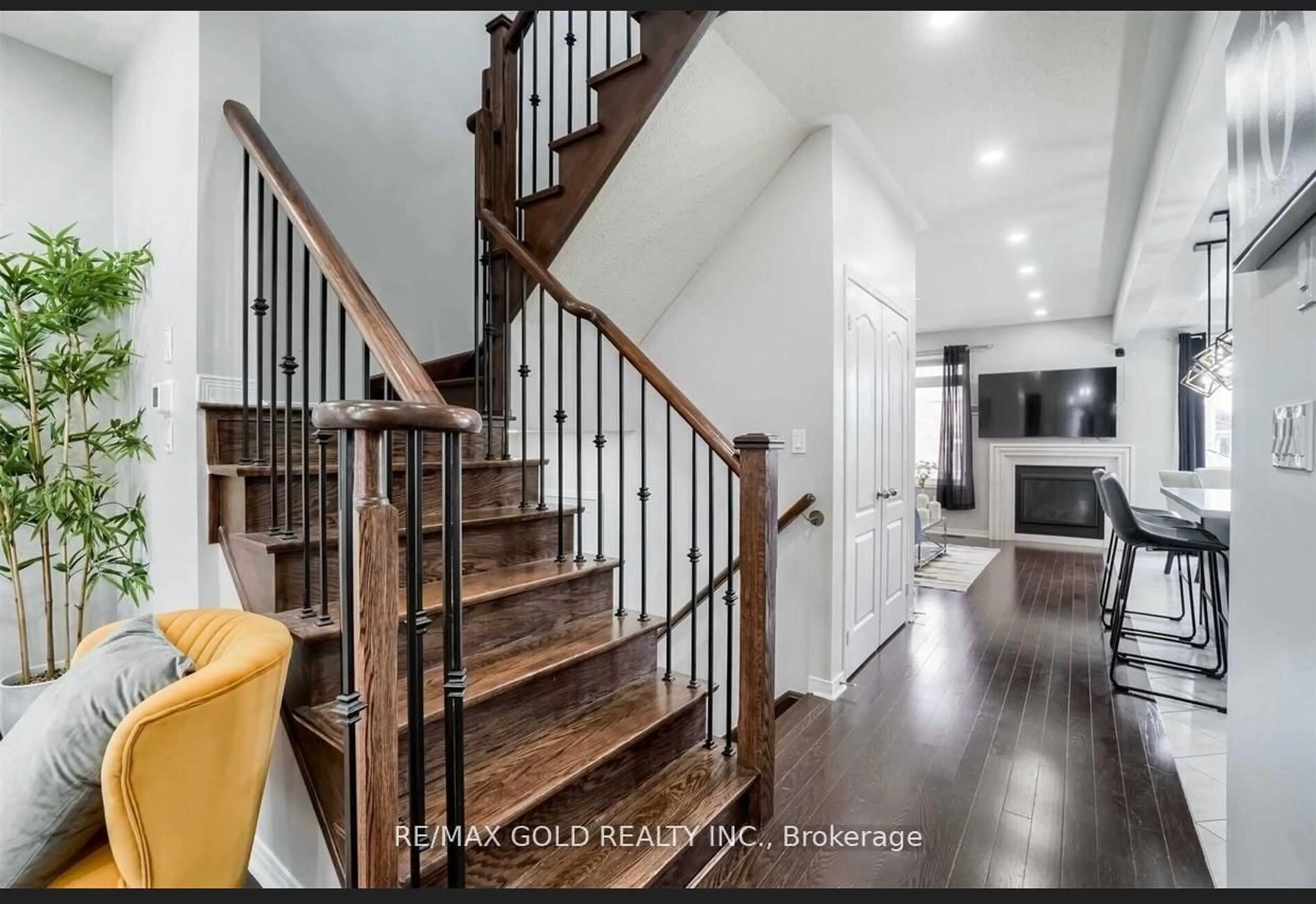 Stairs for 66 Zelda Rd, Brampton Ontario L6R 0B6