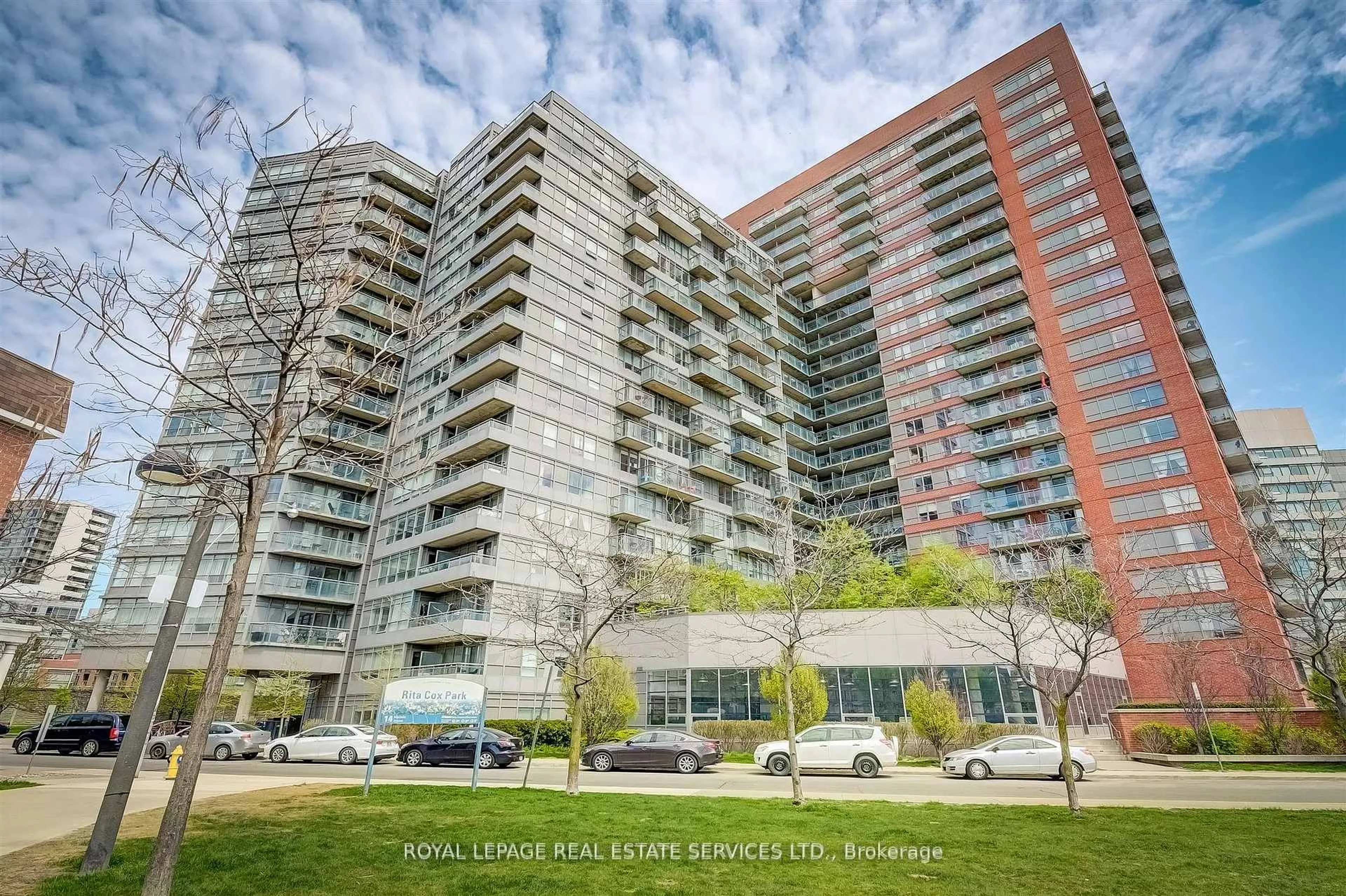 A pic from outside/outdoor area/front of a property/back of a property/a pic from drone, building for 38 Joe Shuster Way #1318, Toronto Ontario M6K 0A5