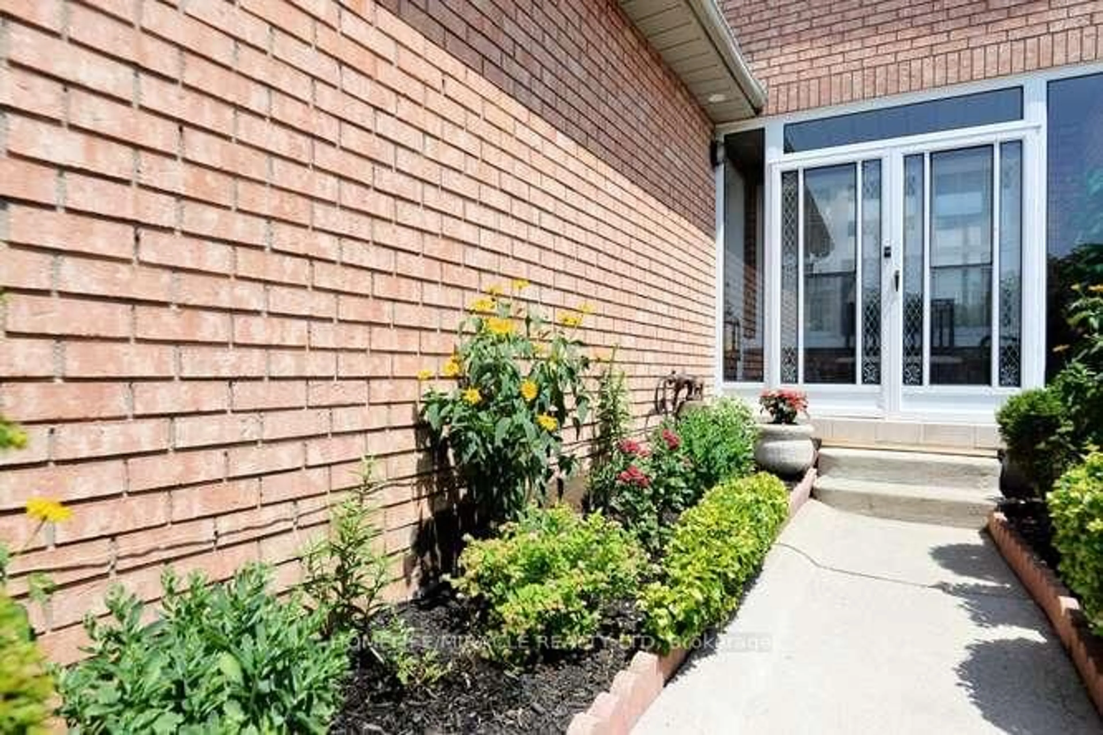 Home with brick exterior material, street for 7 Cutters Cres, Brampton Ontario L6Y 4J9