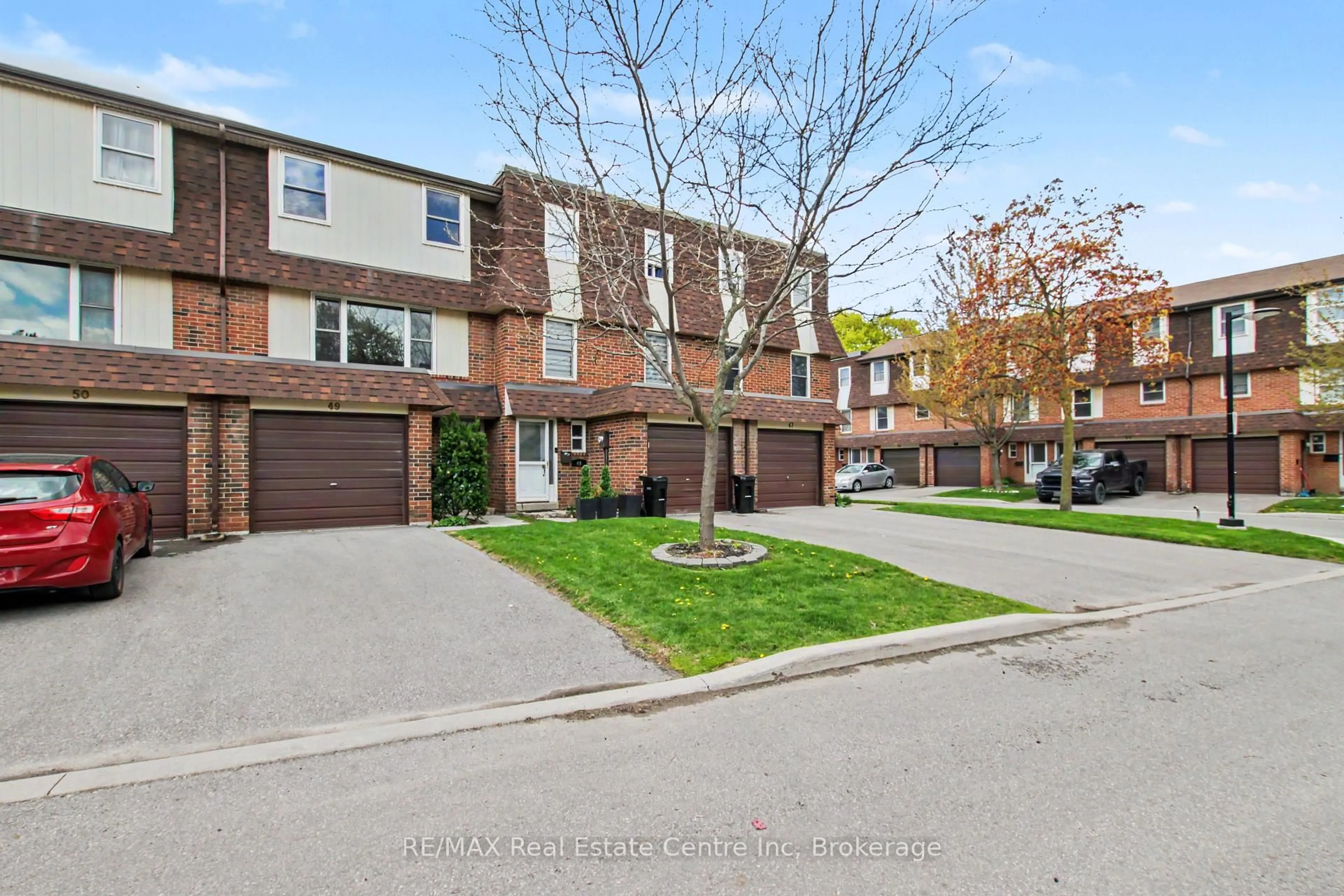Home with brick exterior material, street for 371 Bronte St #49, Milton Ontario L9T 3K5