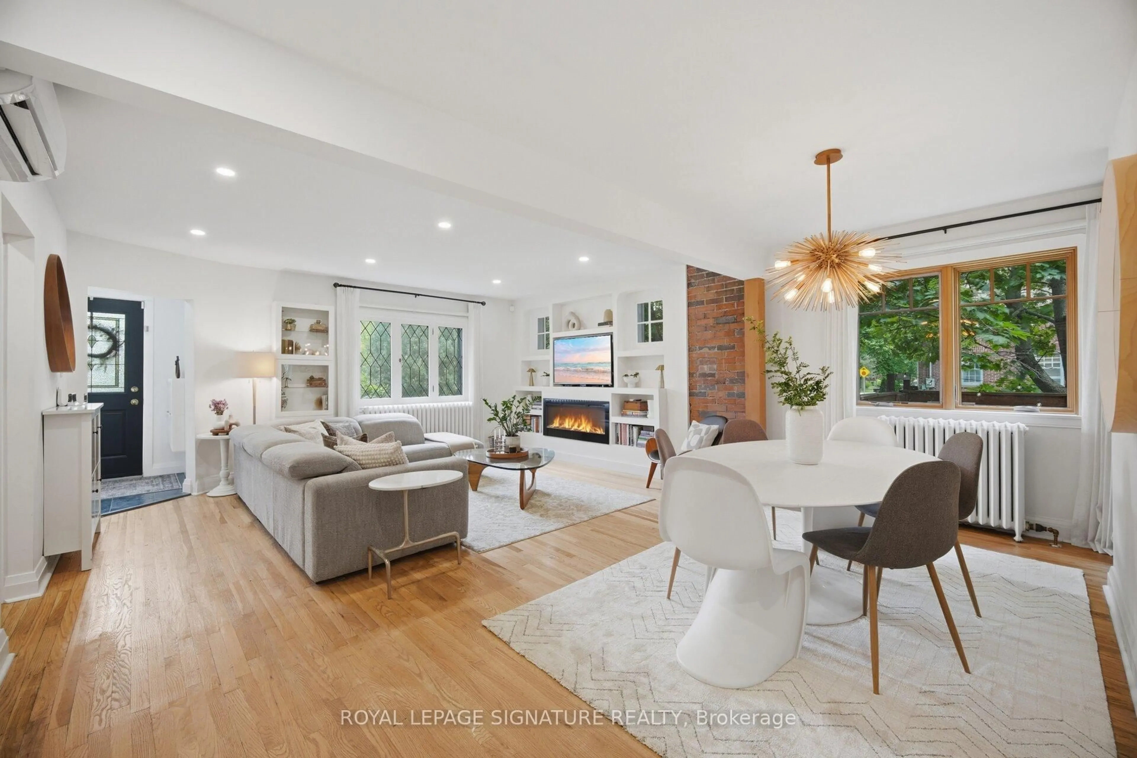 Living room with furniture, unknown for 83 Mill St, Brampton Ontario L6Y 1S9
