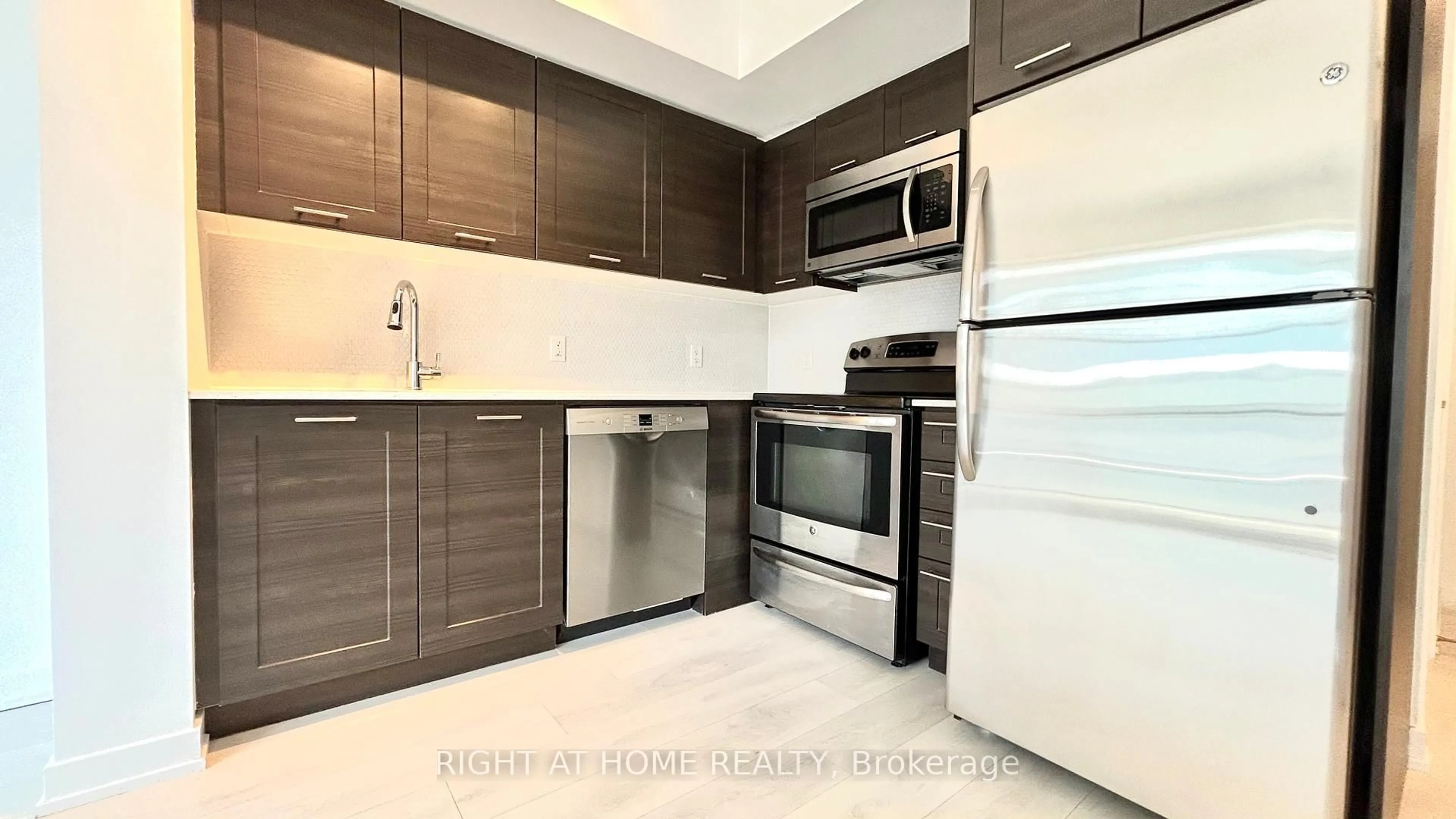 Standard kitchen, ceramic/tile floor for 2212 Lake Shore Blvd #613, Toronto Ontario M8V 0C2