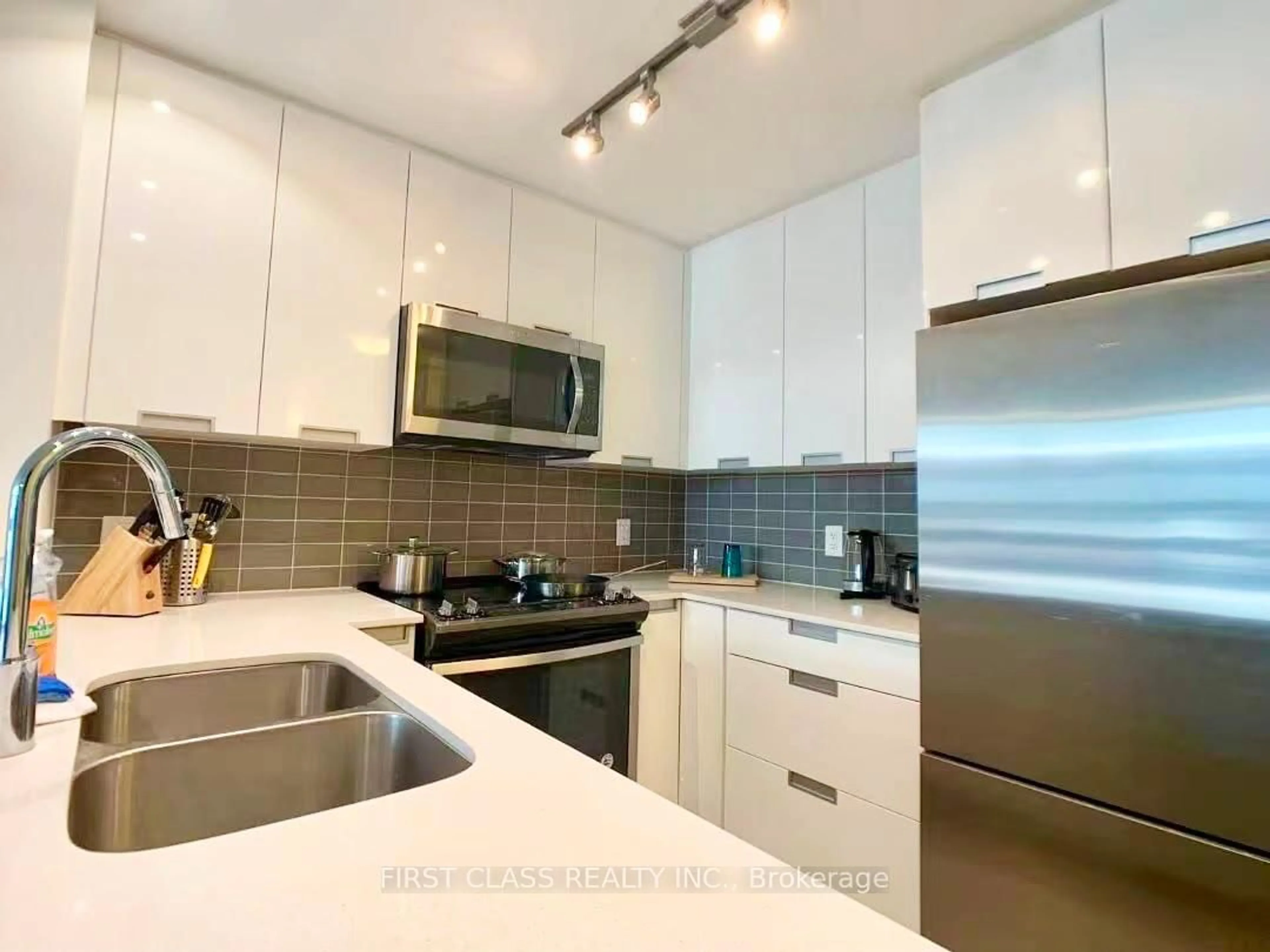 Standard kitchen, unknown for 5033 Four Springs Ave #117, Mississauga Ontario L5R 0G6