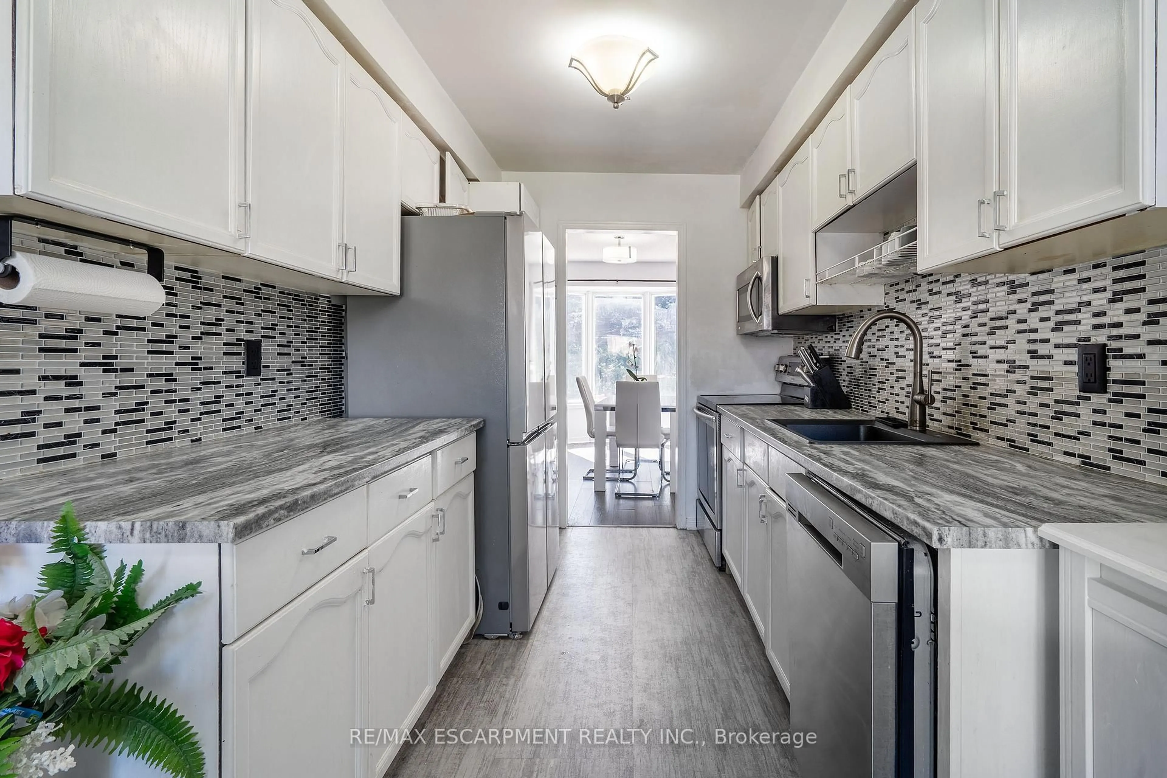 Standard kitchen, unknown for 234 Lech Walesa Dr, Mississauga Ontario L5B 3H3
