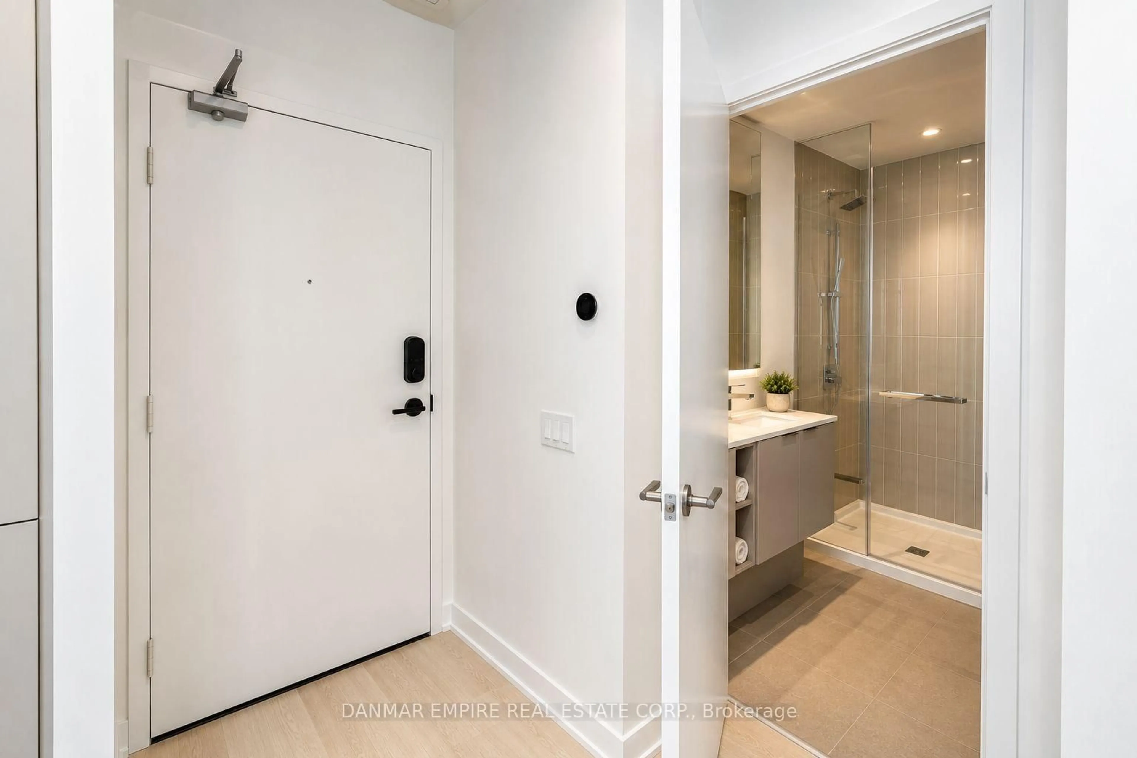 Unknown for 3900 Confederation Pkwy #1205, Mississauga Ontario L5B 0M3