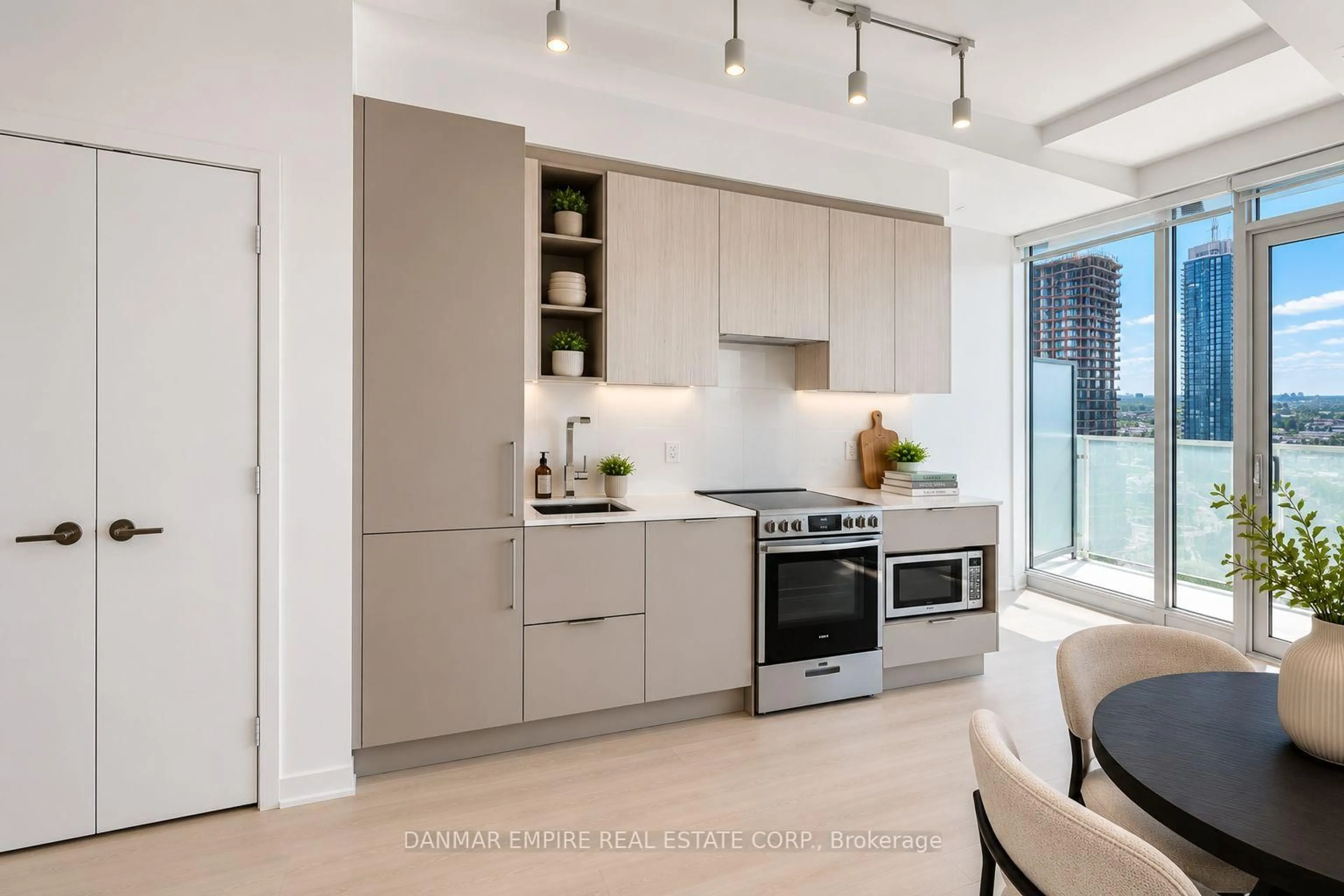 Contemporary kitchen, unknown for 3900 Confederation Pkwy #1205, Mississauga Ontario L5B 0M3