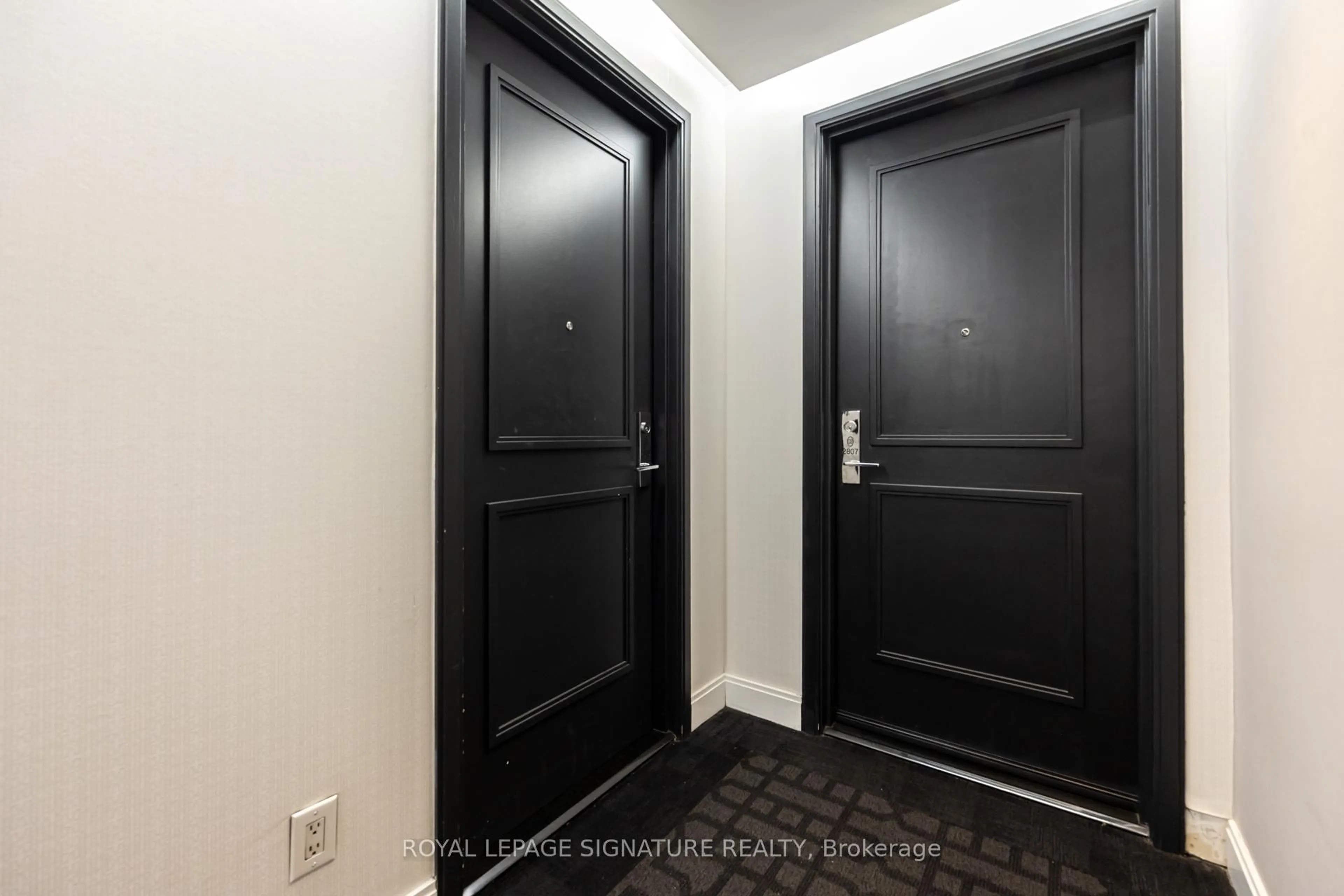 Indoor entryway for 88 Park Lawn Rd #2808, Toronto Ontario M8Y 0B5