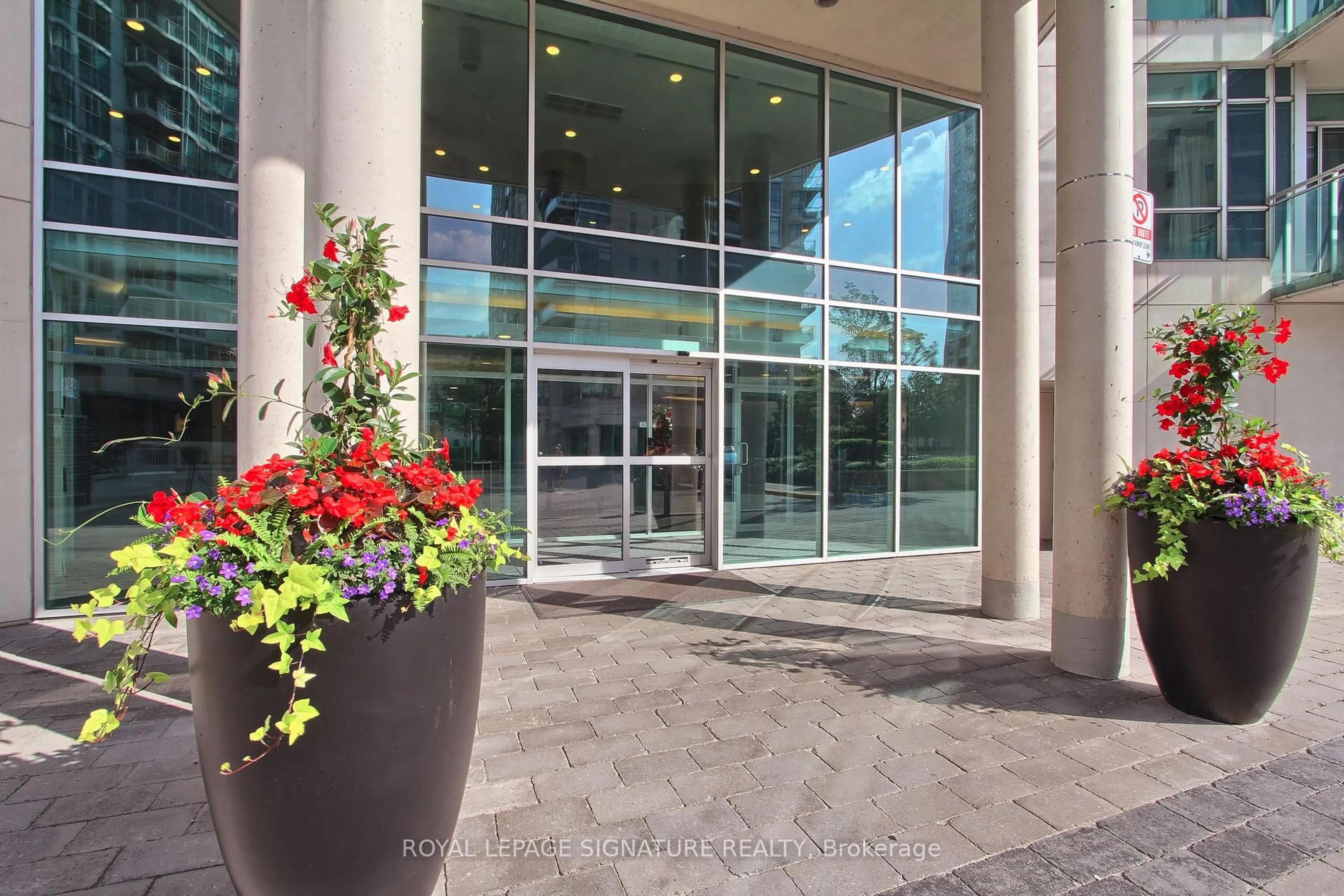 Indoor foyer for 5 Marine Parade Dr #507, Toronto Ontario M8V 4B4