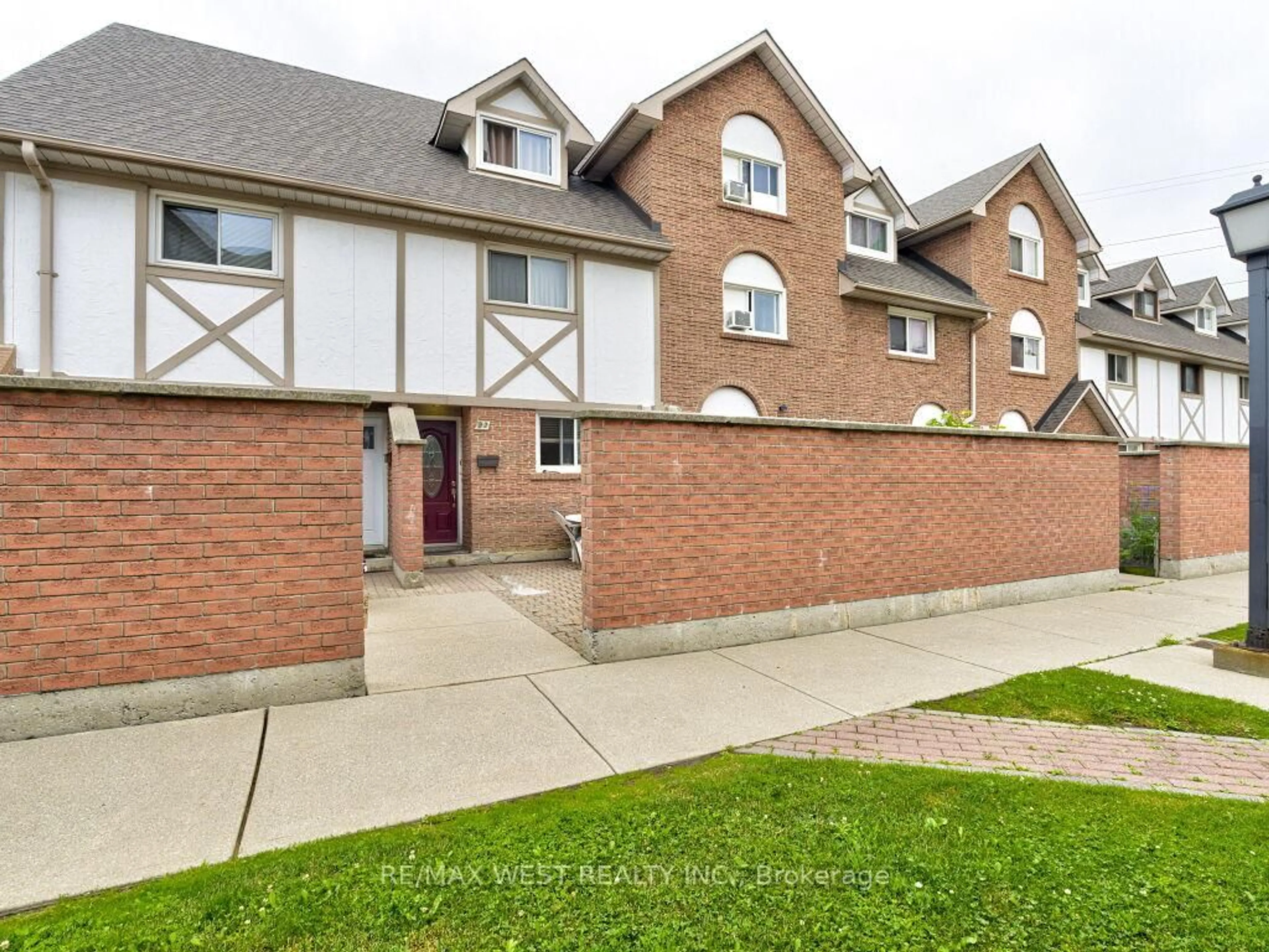 Unknown for 83 Irwin Rd #22, Toronto Ontario M9W 5W1