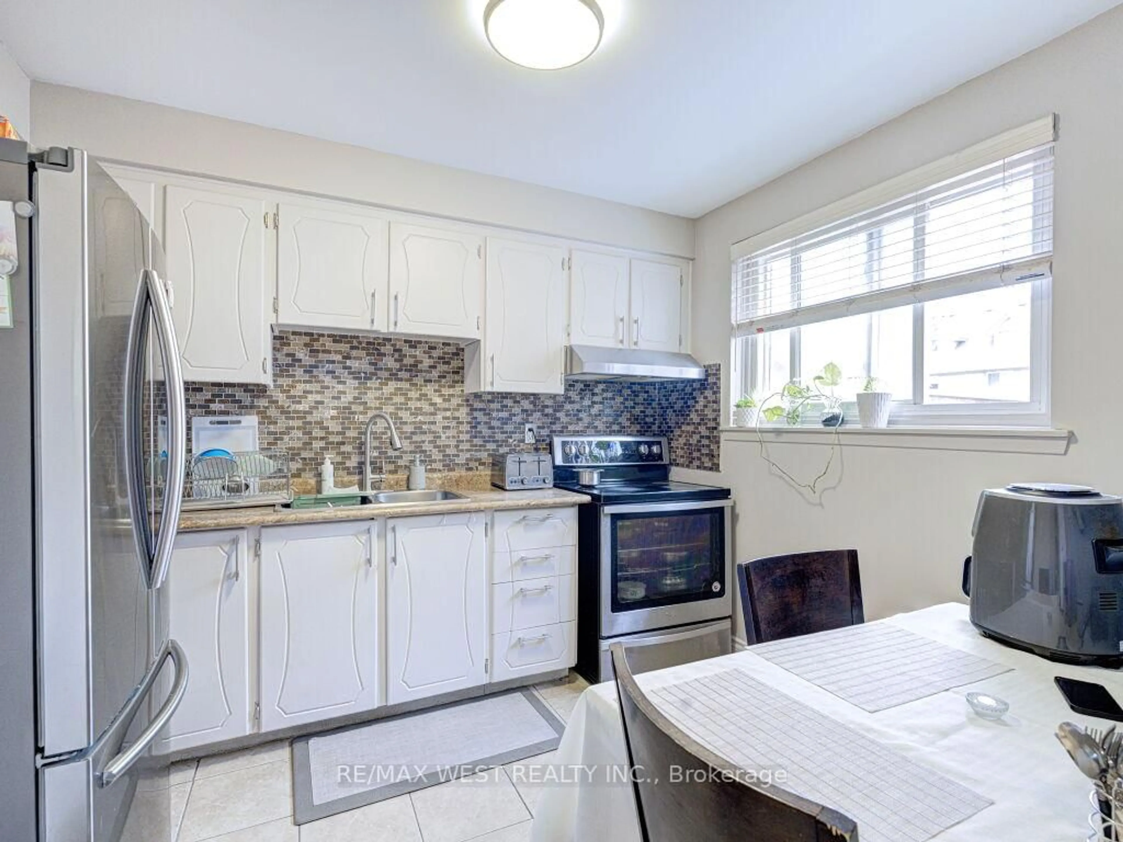 Standard kitchen, unknown for 83 Irwin Rd #22, Toronto Ontario M9W 5W1