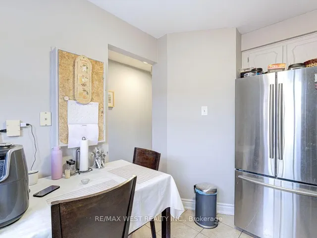 83 Irwin Rd #22, Toronto 5