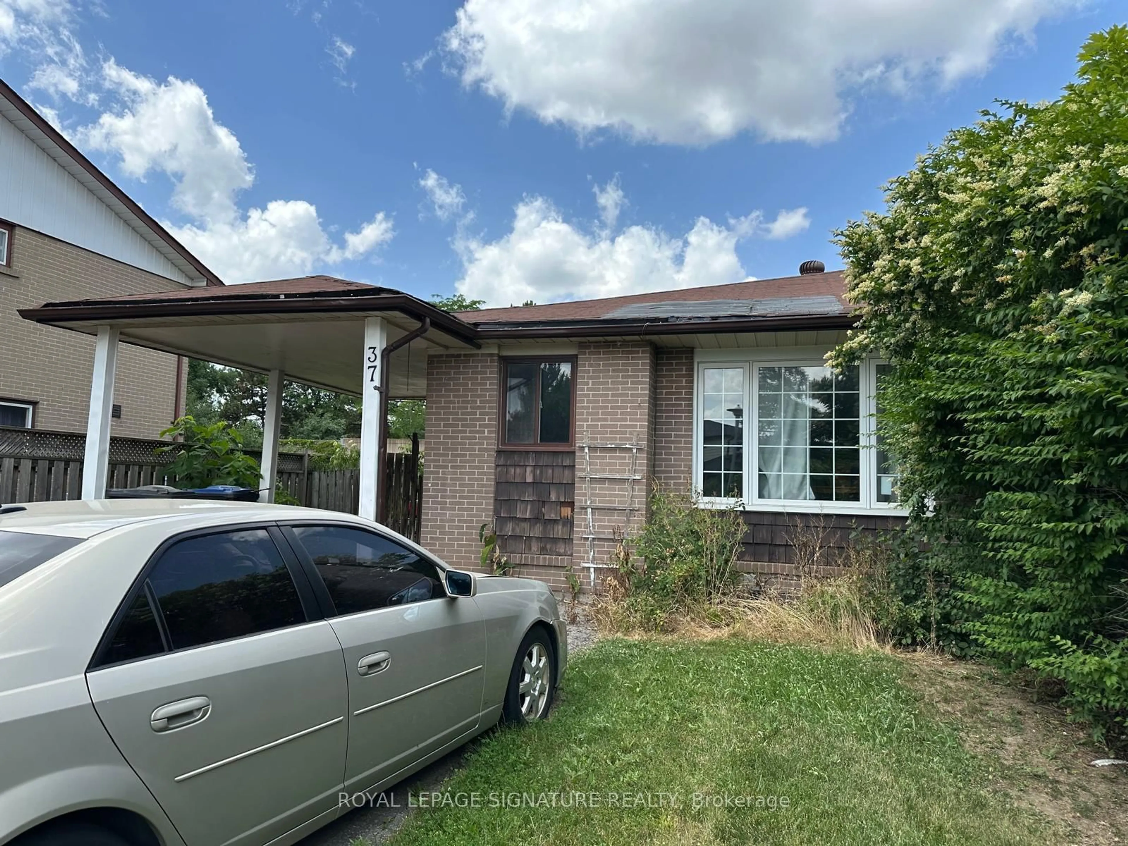 Home with vinyl exterior material, street for 37 Flamingo Cres, Brampton Ontario L6T 2G6