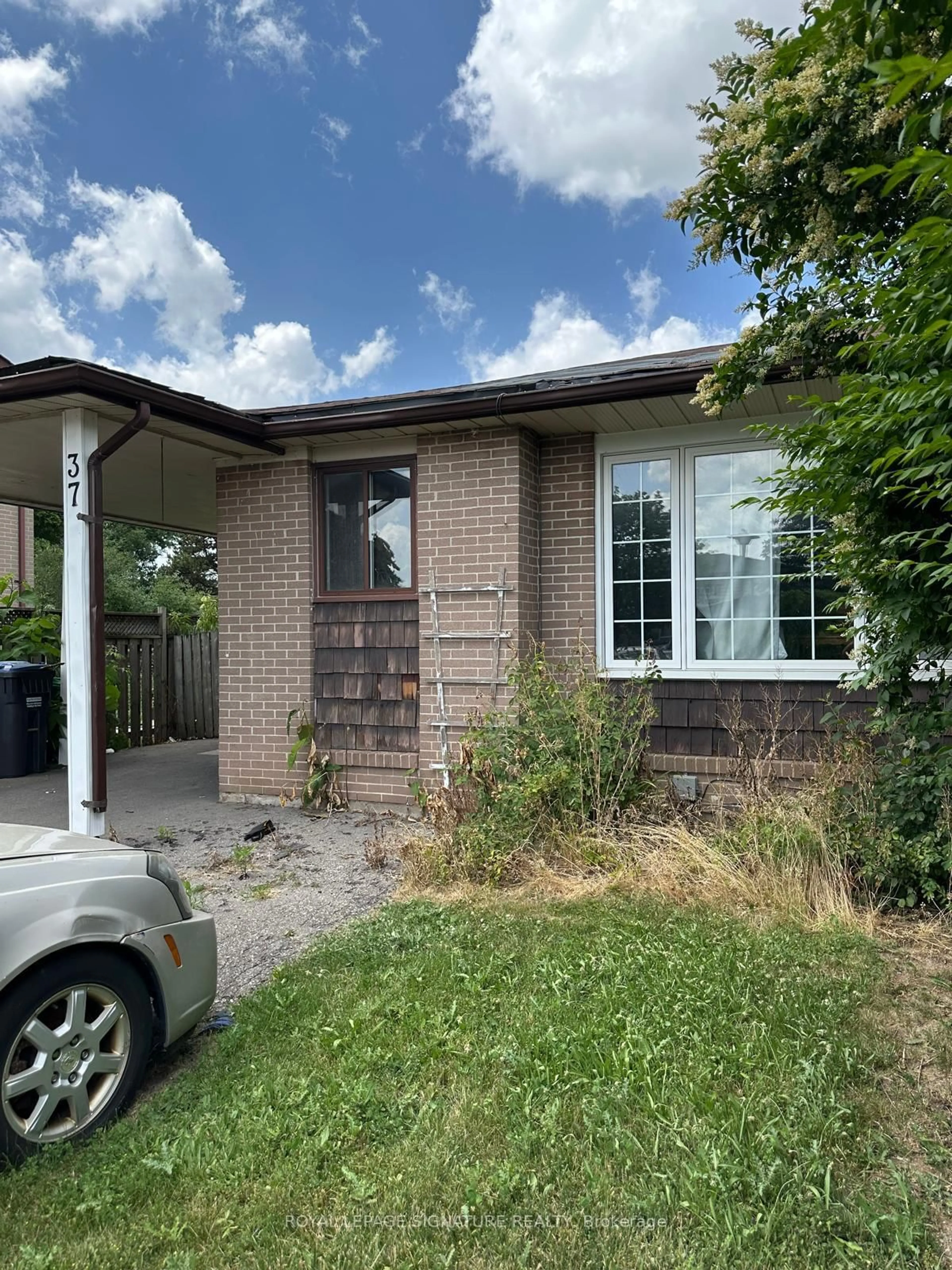 Home with brick exterior material, street for 37 Flamingo Cres, Brampton Ontario L6T 2G6