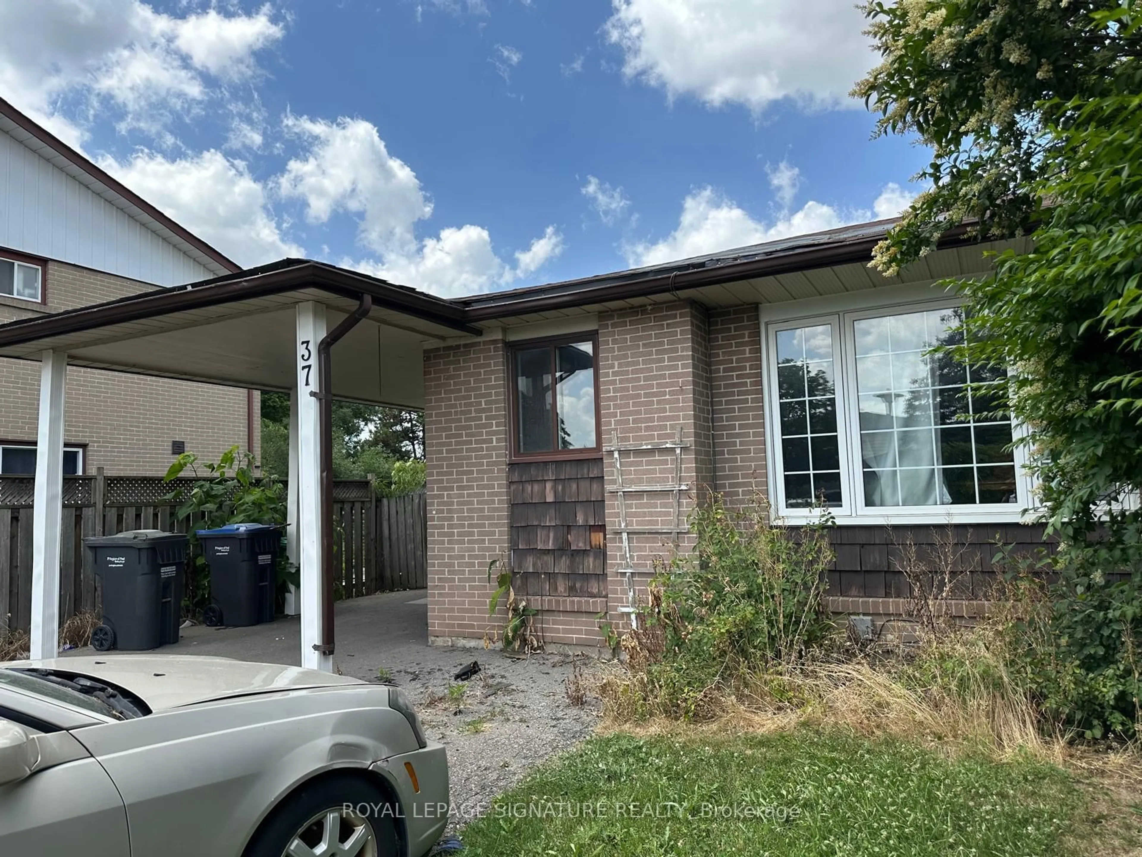 Unknown for 37 Flamingo Cres, Brampton Ontario L6T 2G6