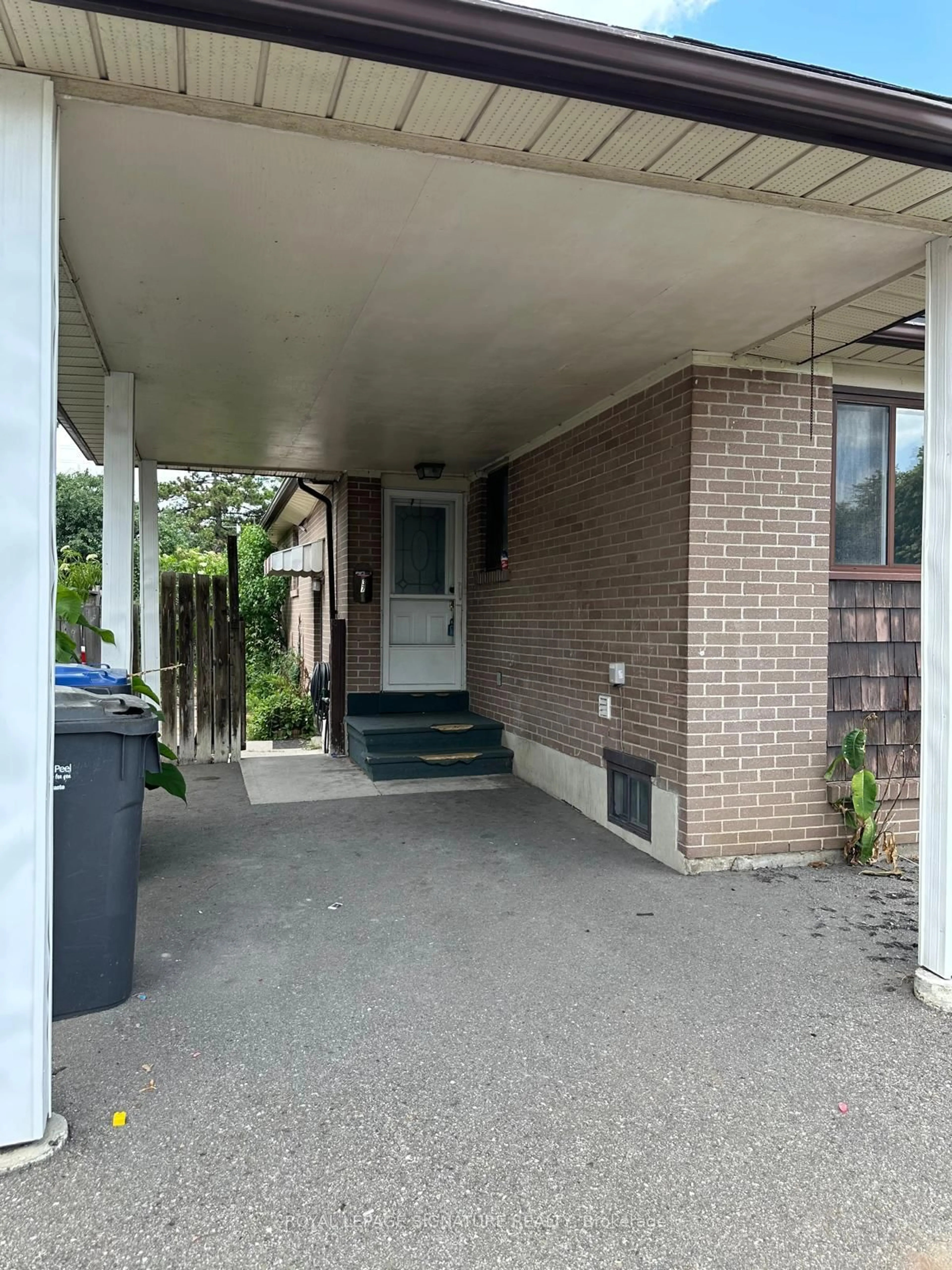 Unknown for 37 Flamingo Cres, Brampton Ontario L6T 2G6