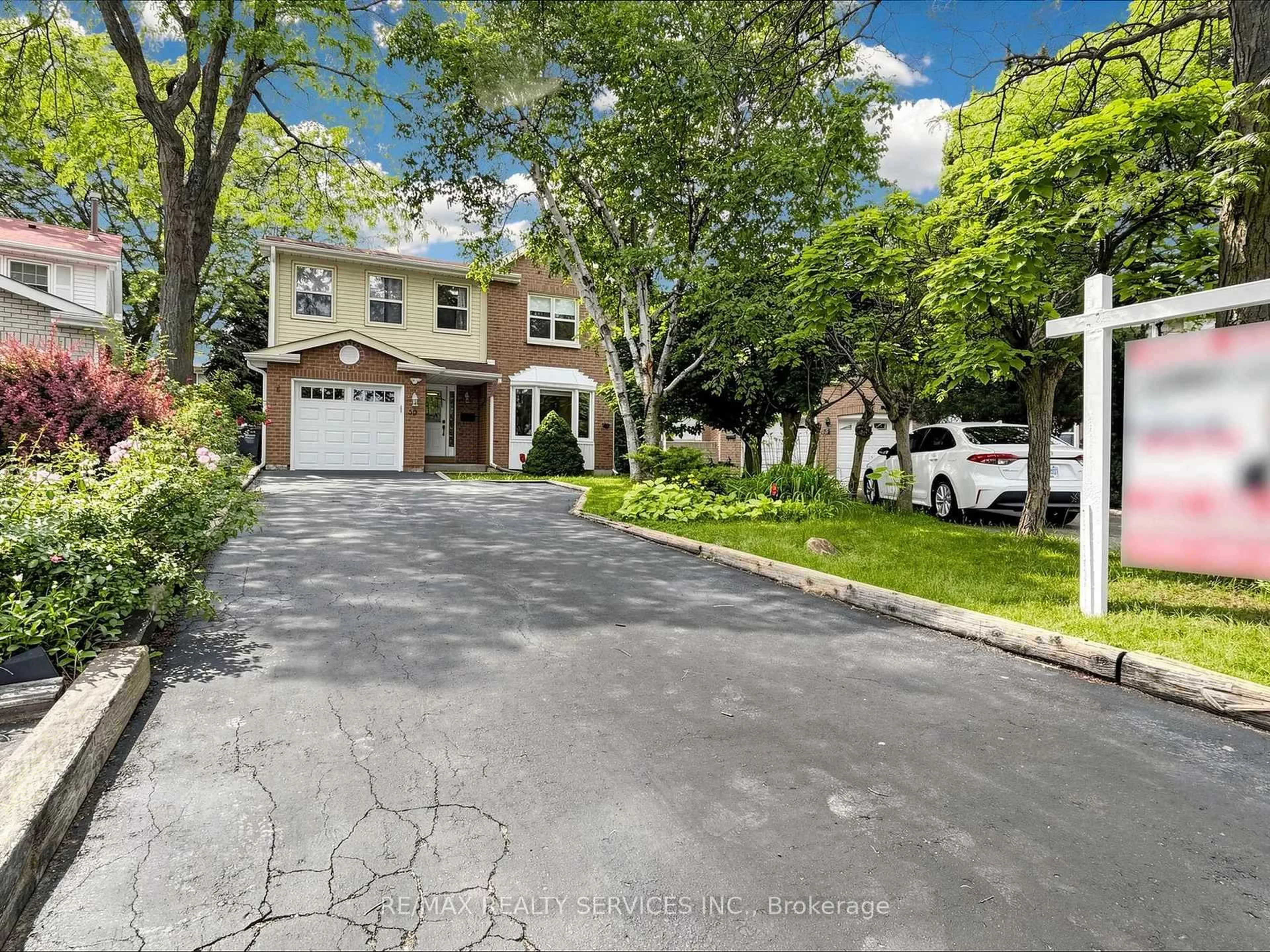 A pic from outside/outdoor area/front of a property/back of a property/a pic from drone, street for 30 Mcgillivary Cres, Brampton Ontario L6S 3P7