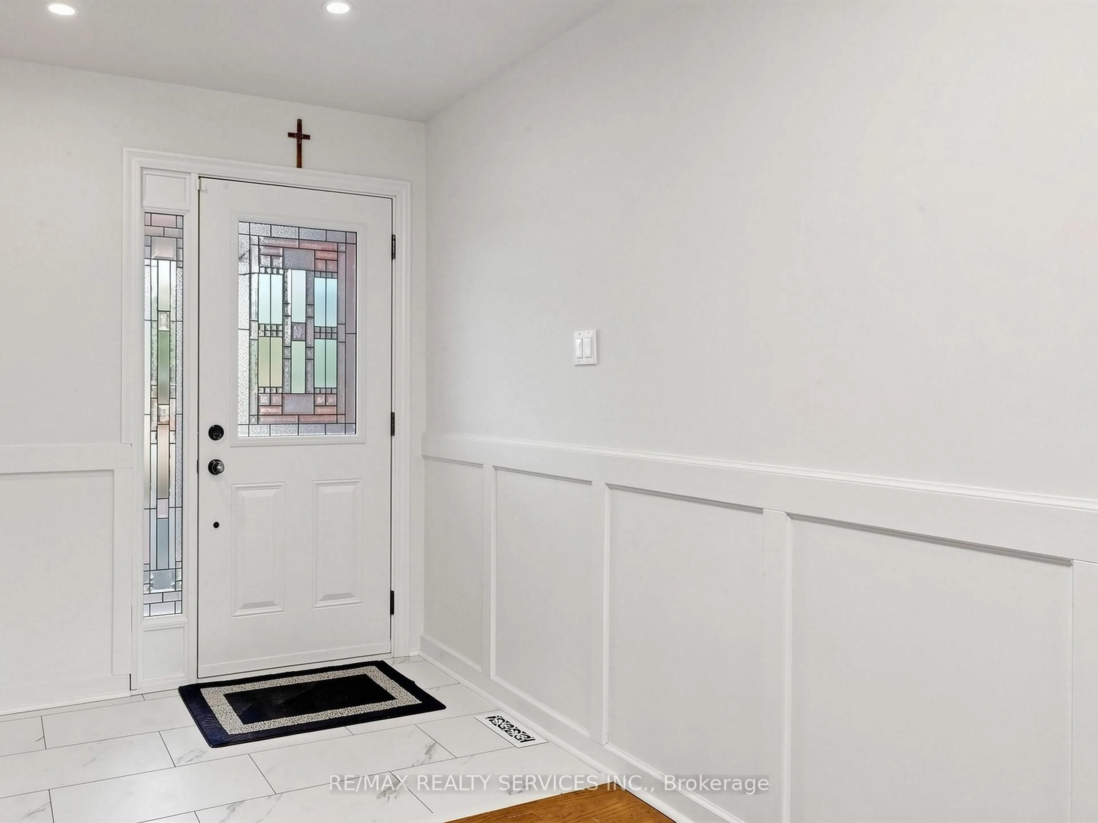 Indoor entryway for 30 Mcgillivary Cres, Brampton Ontario L6S 3P7
