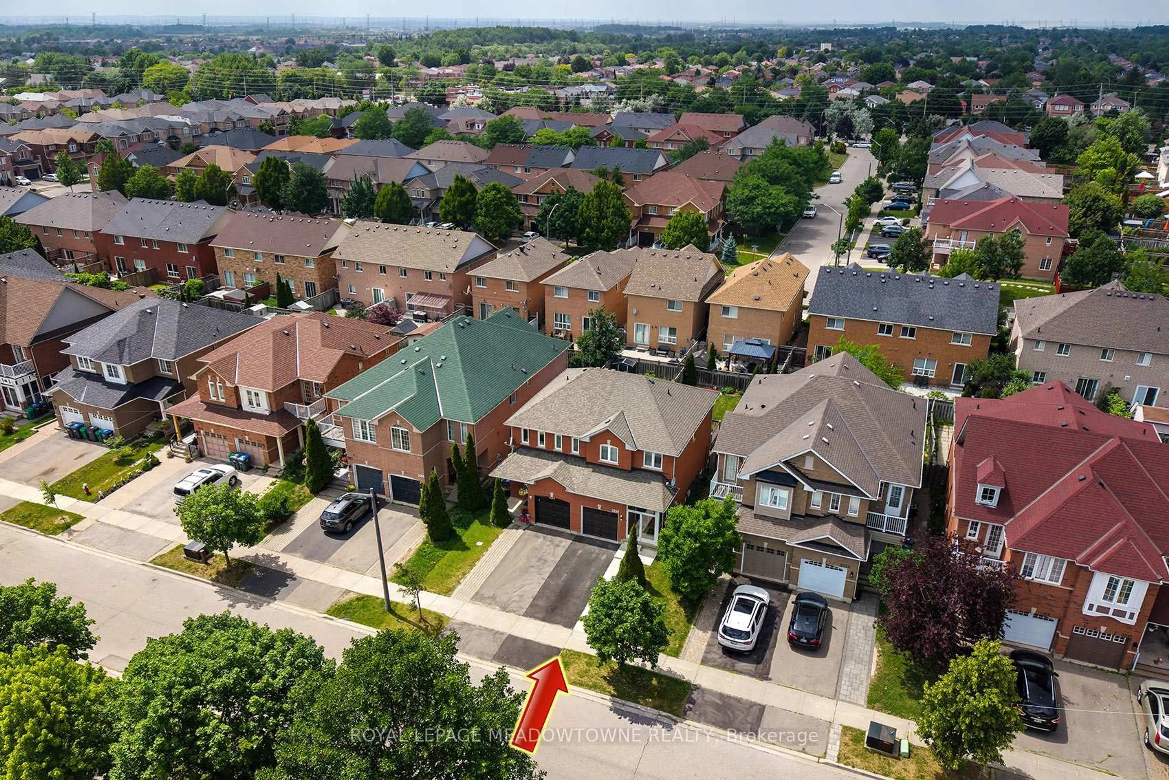 A pic from outside/outdoor area/front of a property/back of a property/a pic from drone, street for 3259 Carabella Way, Mississauga Ontario L5M 6T4