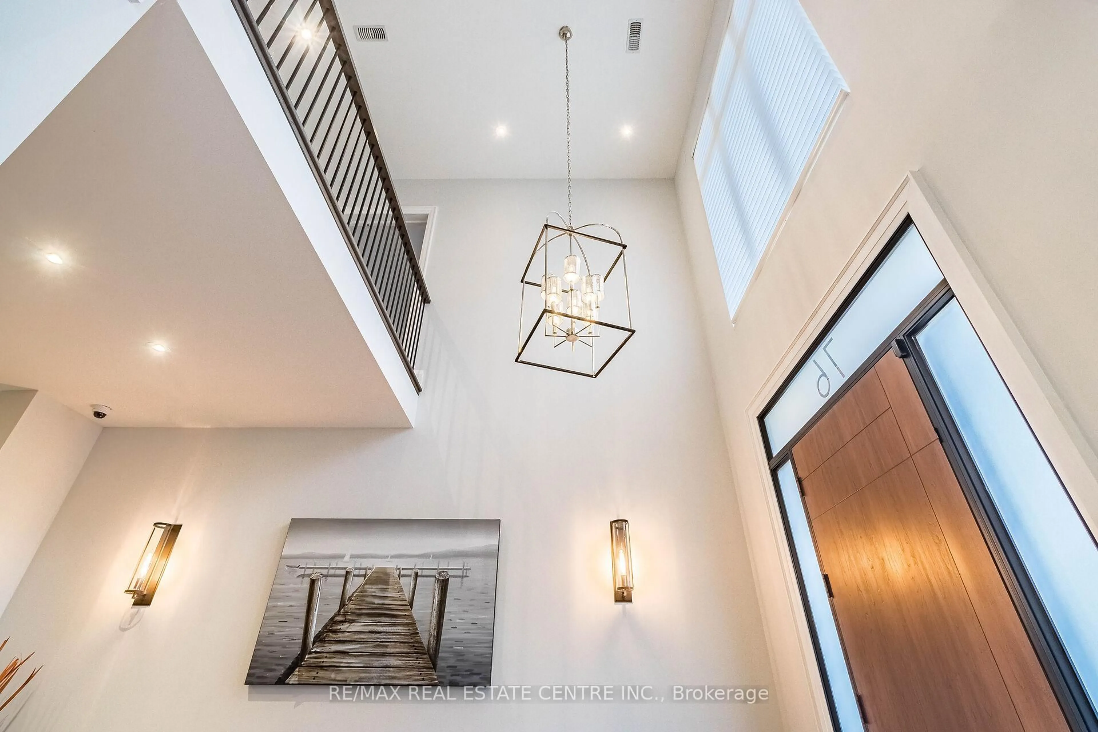 Indoor entryway for 76 Ben Machree Dr, Mississauga Ontario L5H 2S3