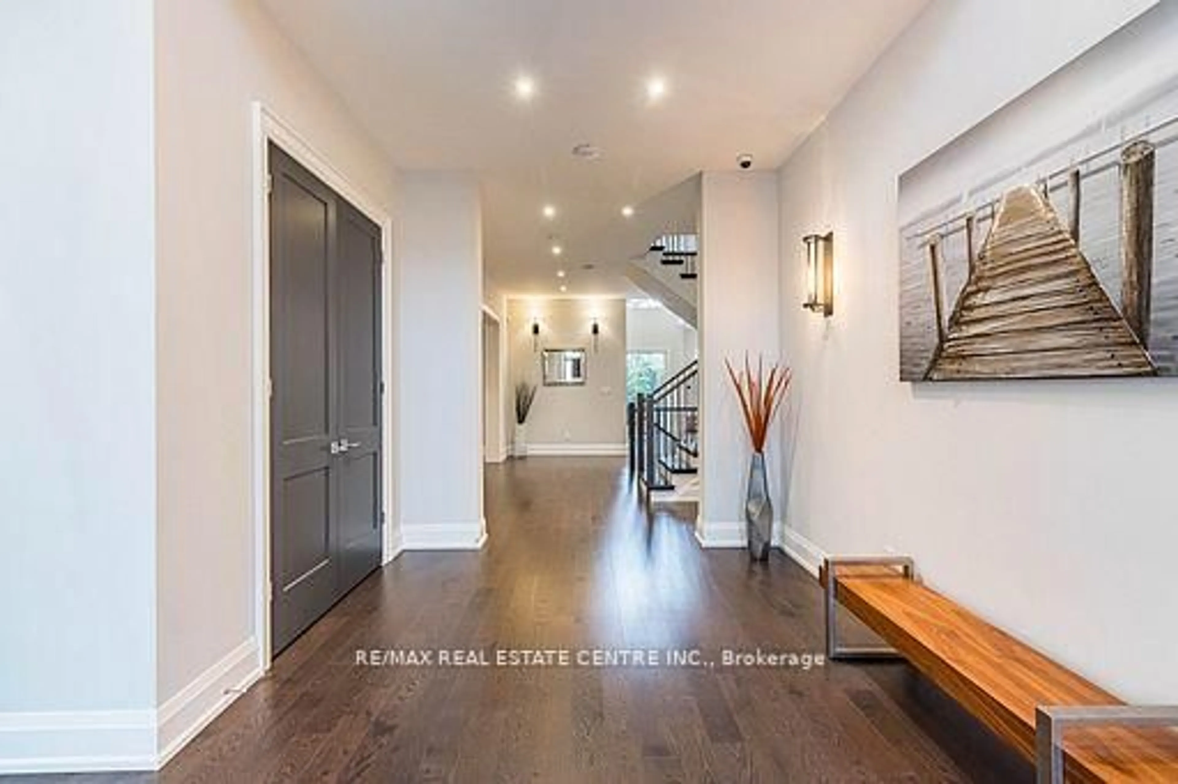 Indoor entryway for 76 Ben Machree Dr, Mississauga Ontario L5H 2S3