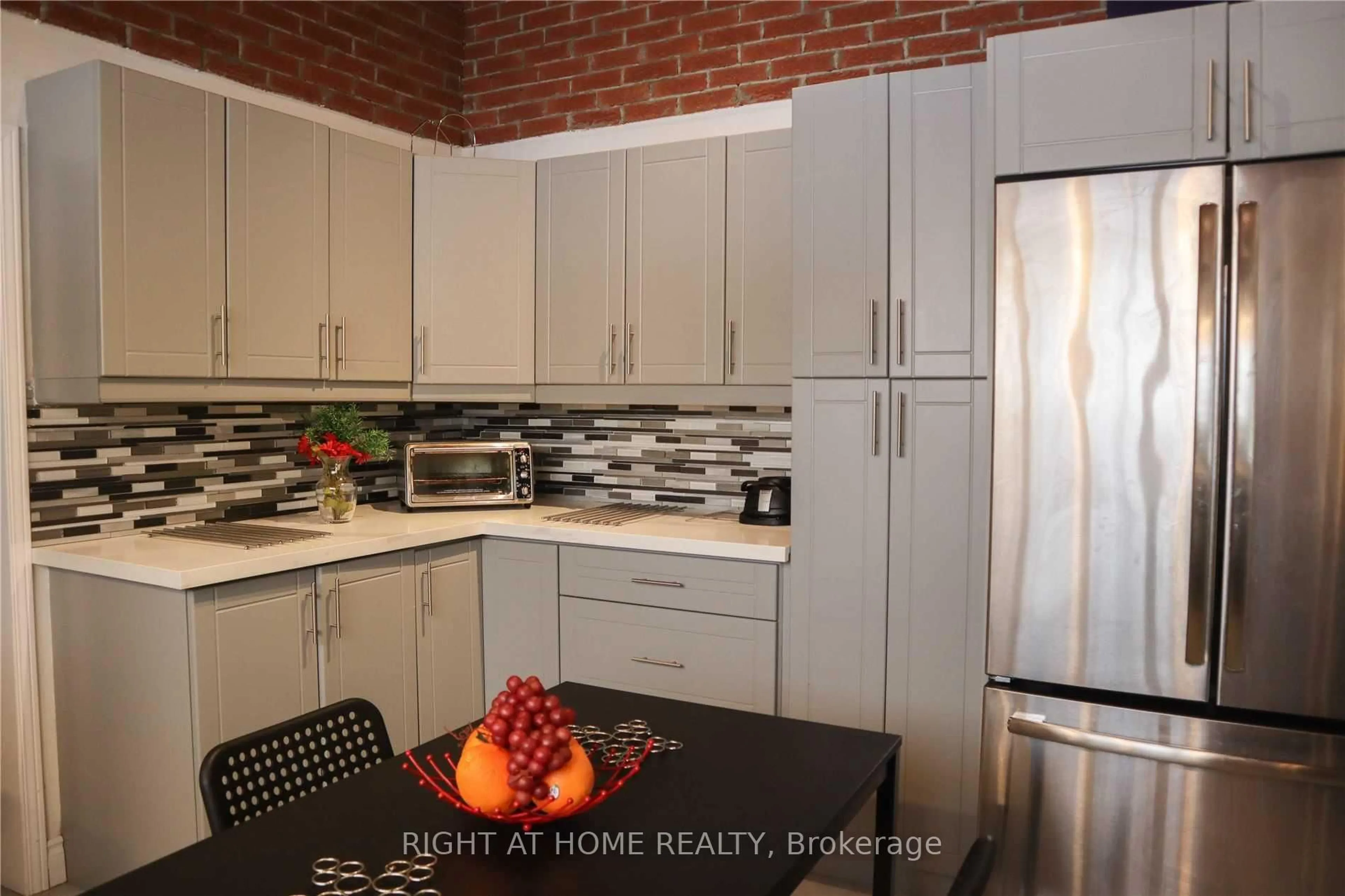 Unknown for 423 Scarsdale Cres, Oakville Ontario L6L 3W6