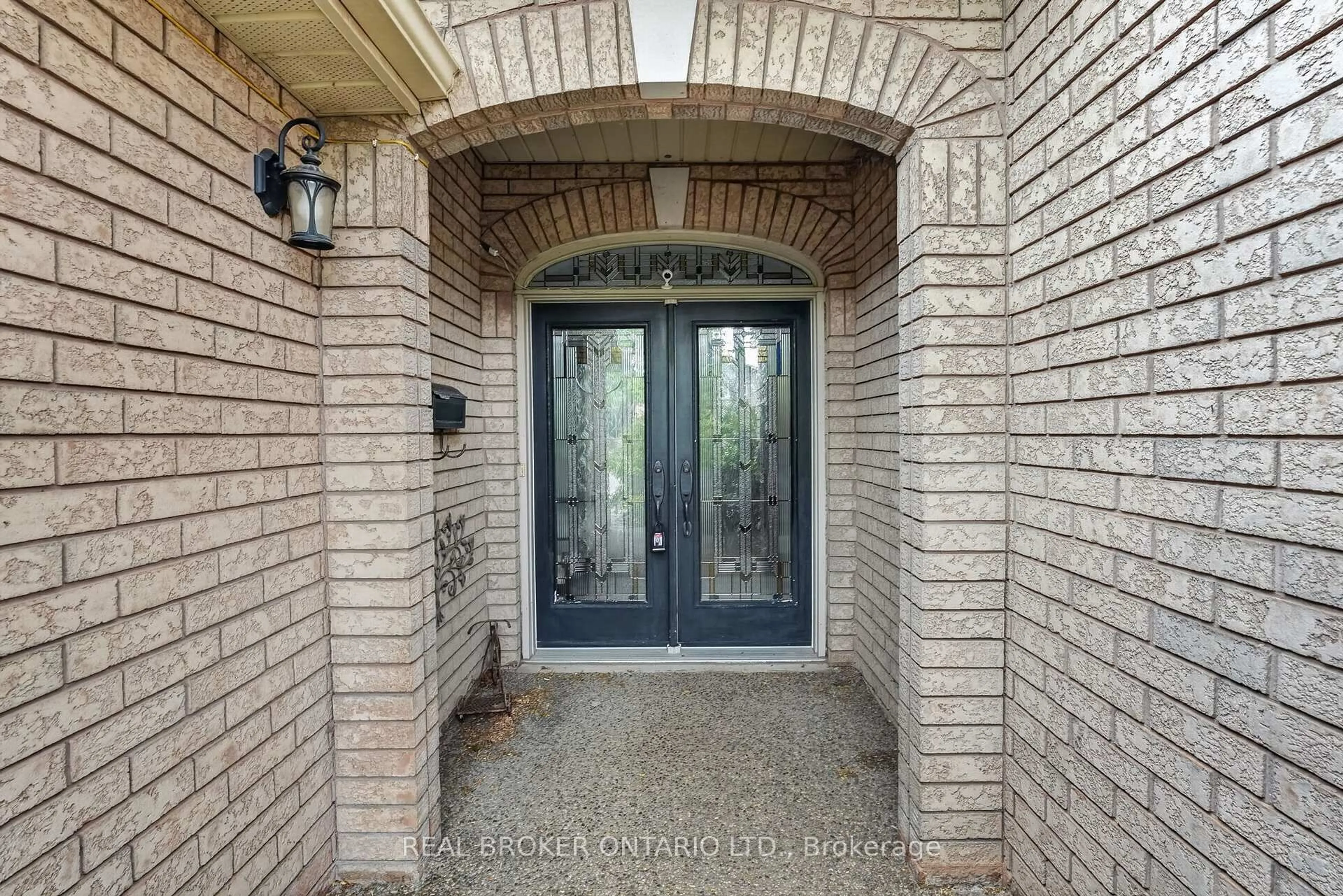 Indoor entryway for 2152 Grand Ravine Dr, Oakville Ontario L6H 6B3