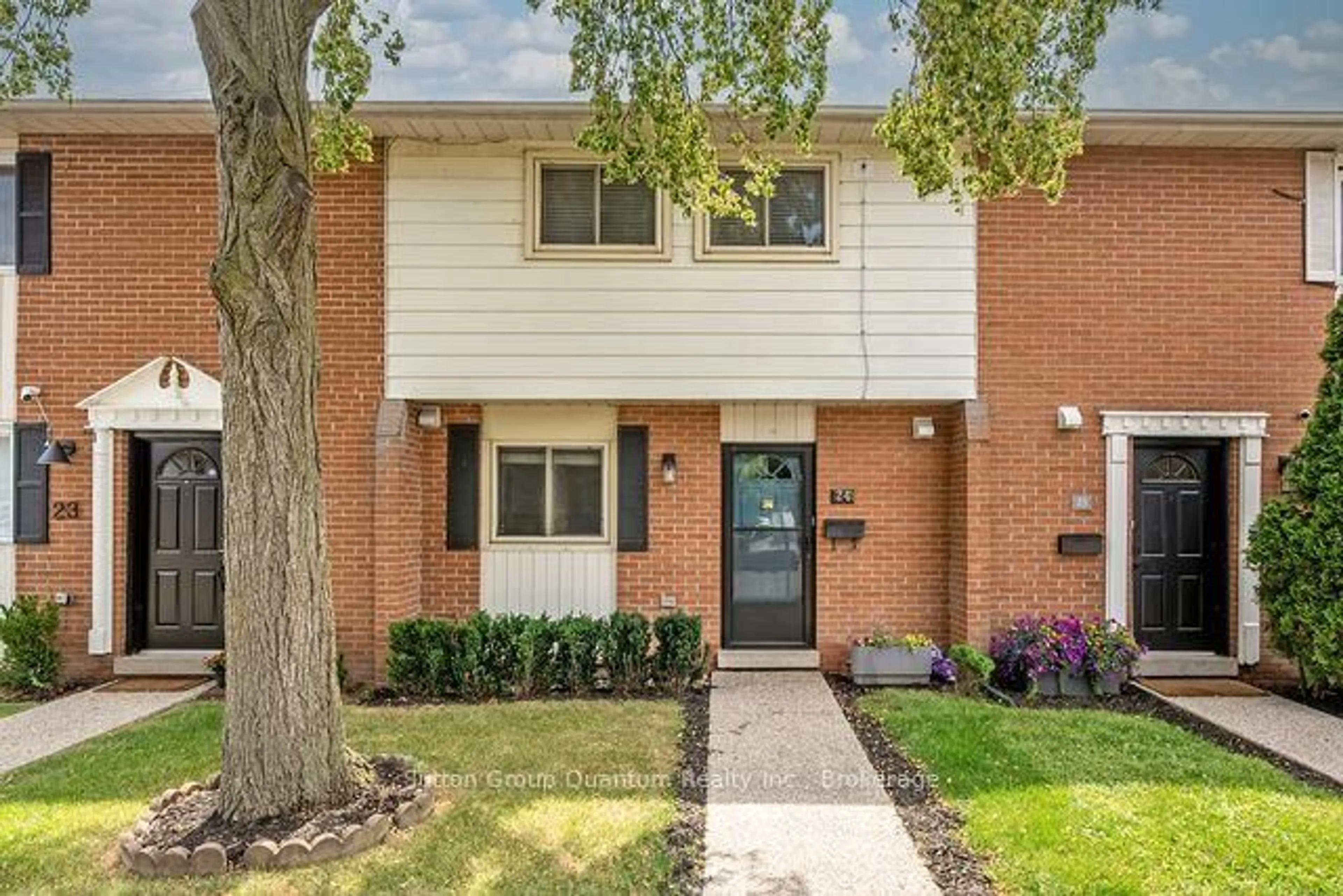 Home with brick exterior material, street for 61 Sarah Lane #24, Oakville Ontario L6L 3V2