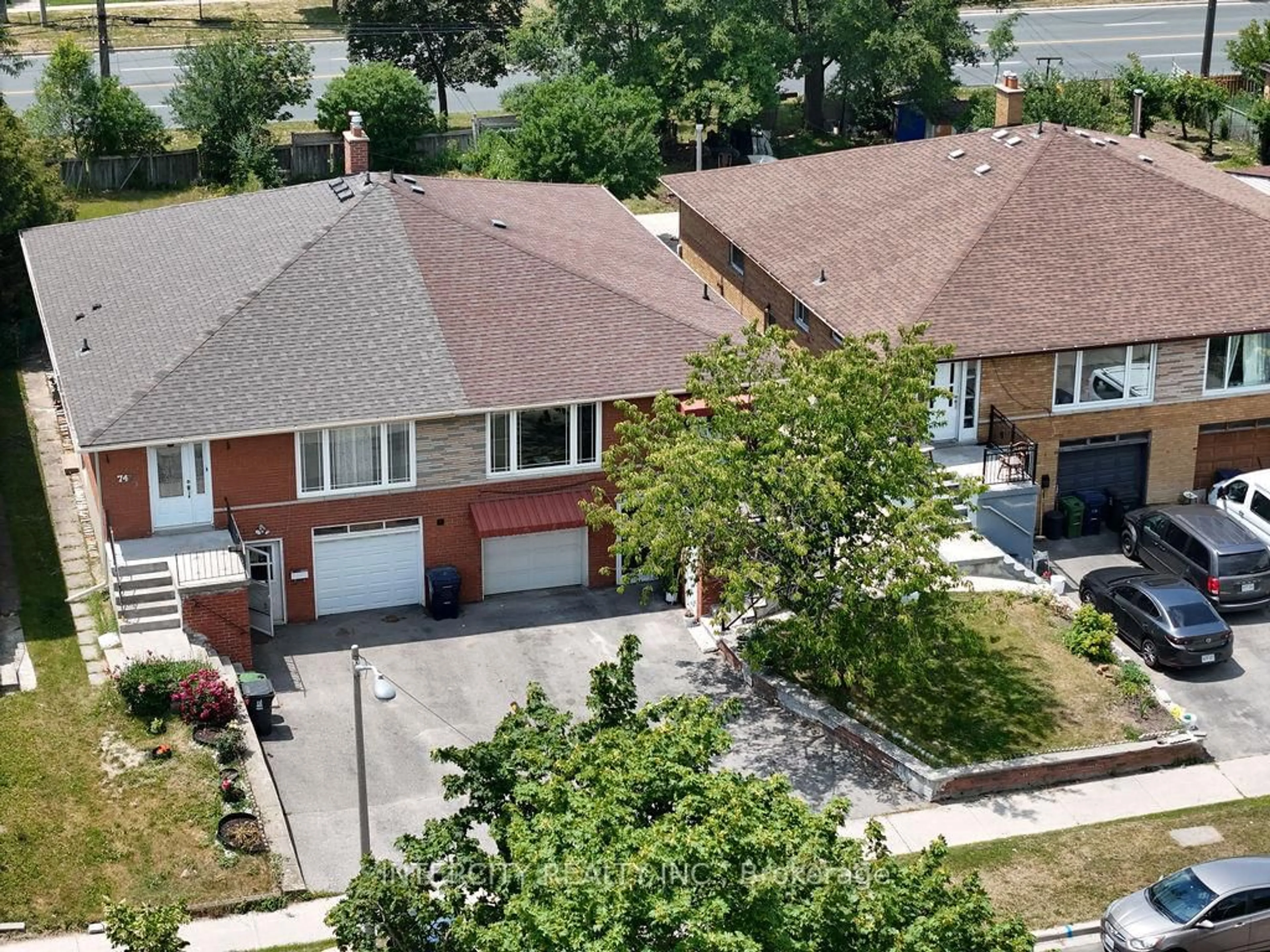 A pic from outside/outdoor area/front of a property/back of a property/a pic from drone, street for 76 Felan Cres, Toronto Ontario M9V 3A3