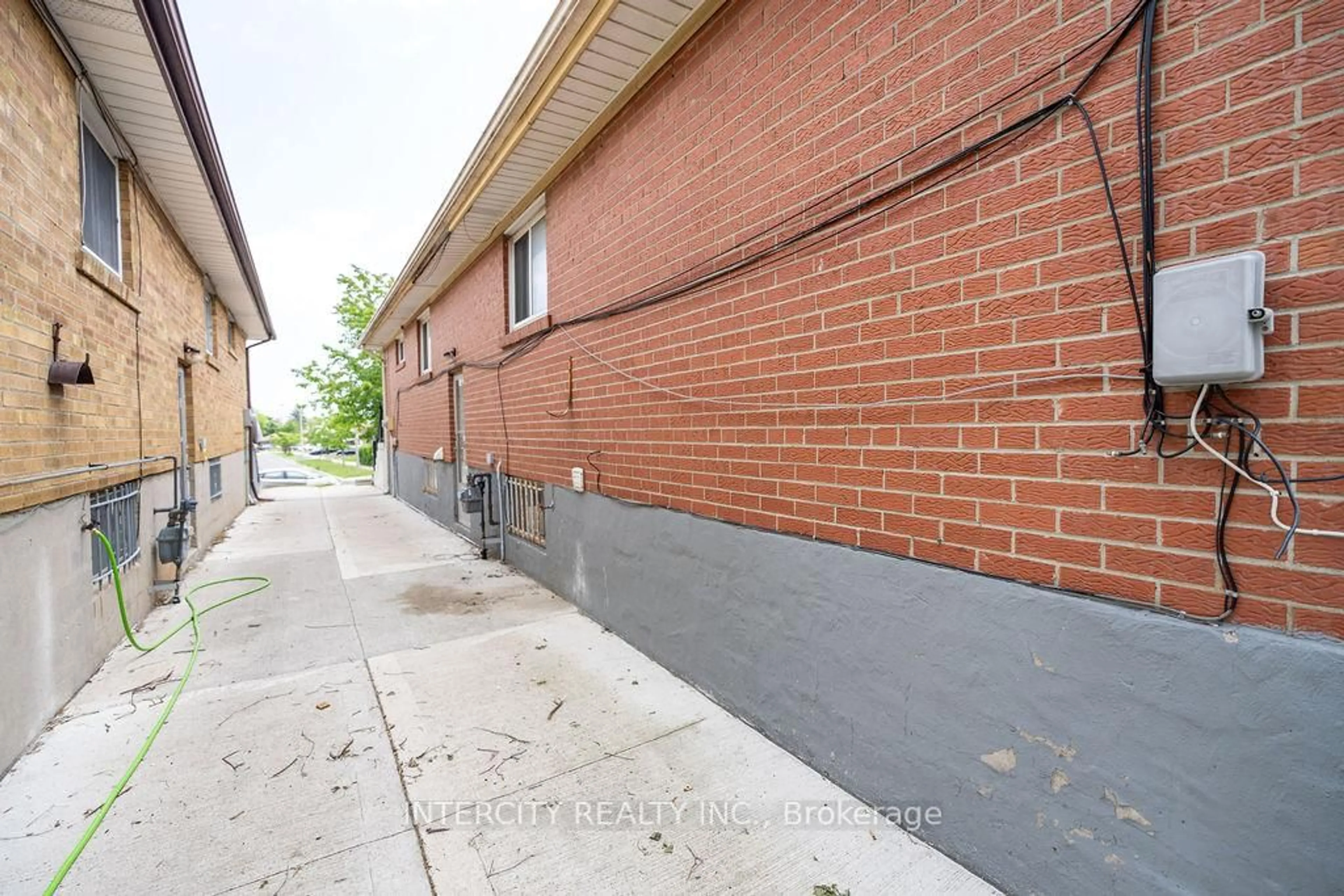 Patio, street for 76 Felan Cres, Toronto Ontario M9V 3A3