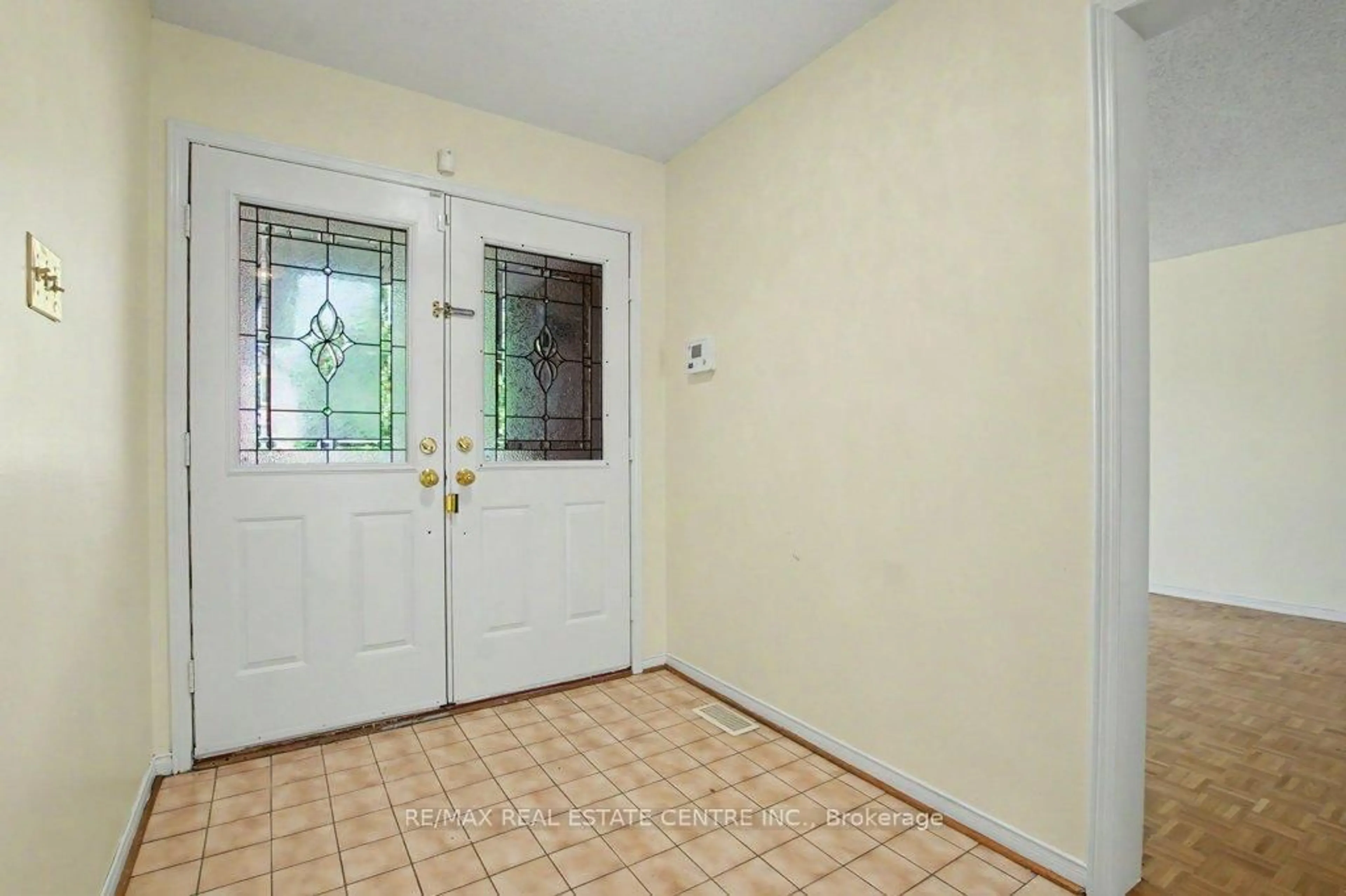 Indoor entryway for 68 Moorehead Cres, Brampton Ontario L6Z 4J6