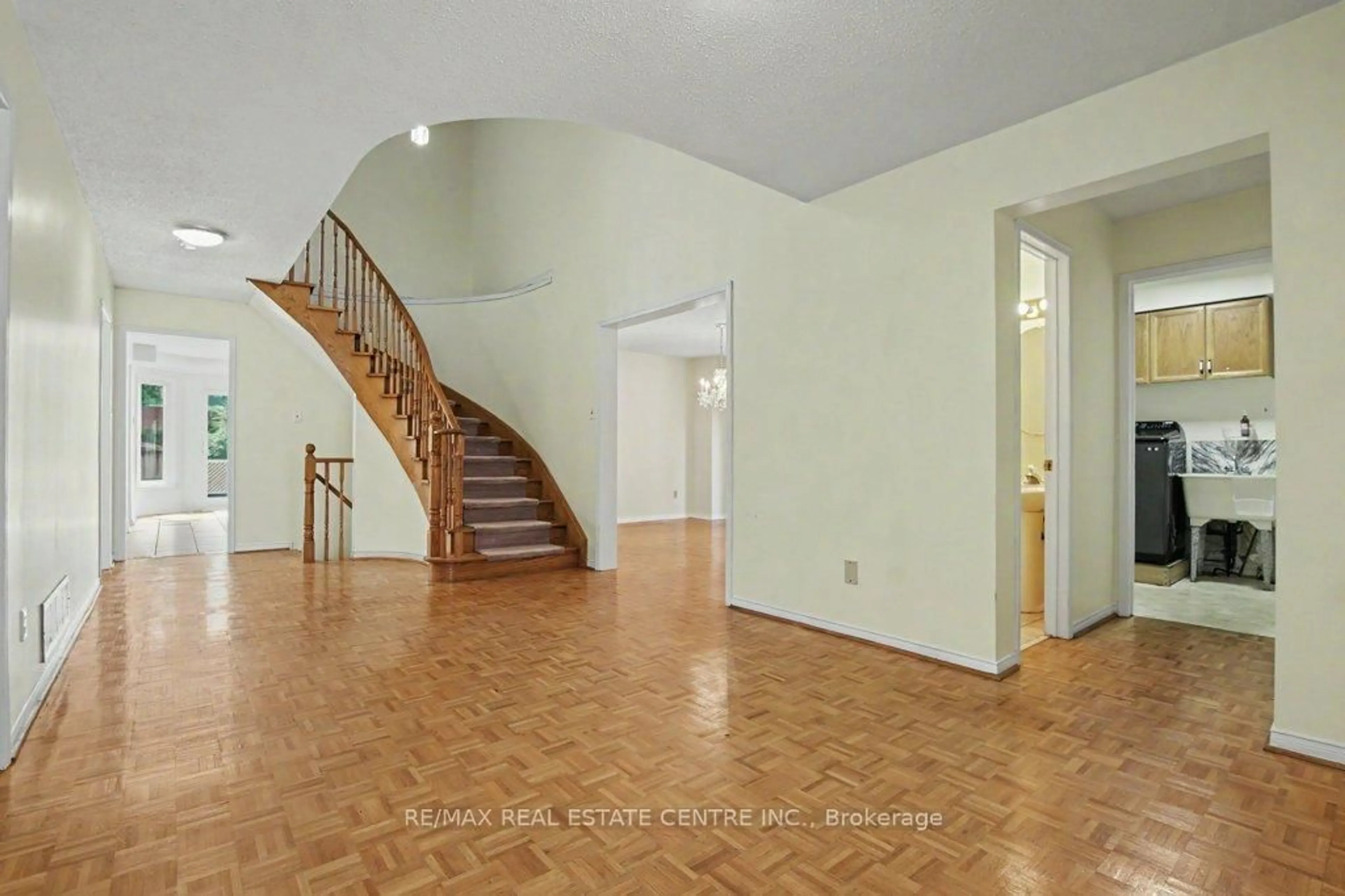 Indoor foyer for 68 Moorehead Cres, Brampton Ontario L6Z 4J6