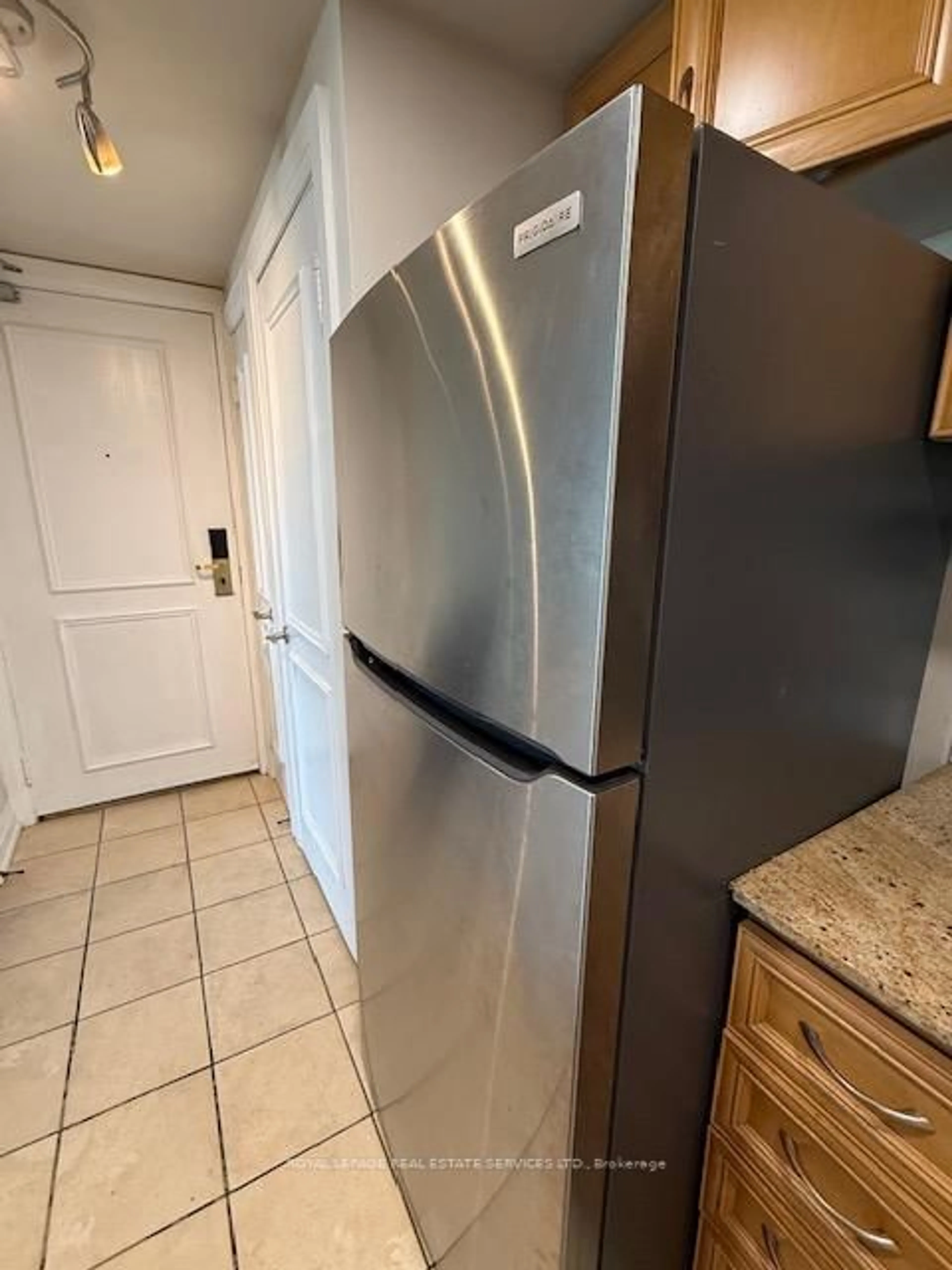 Standard kitchen, unknown for 2737 Keele St #709, Toronto Ontario M3M 2E9