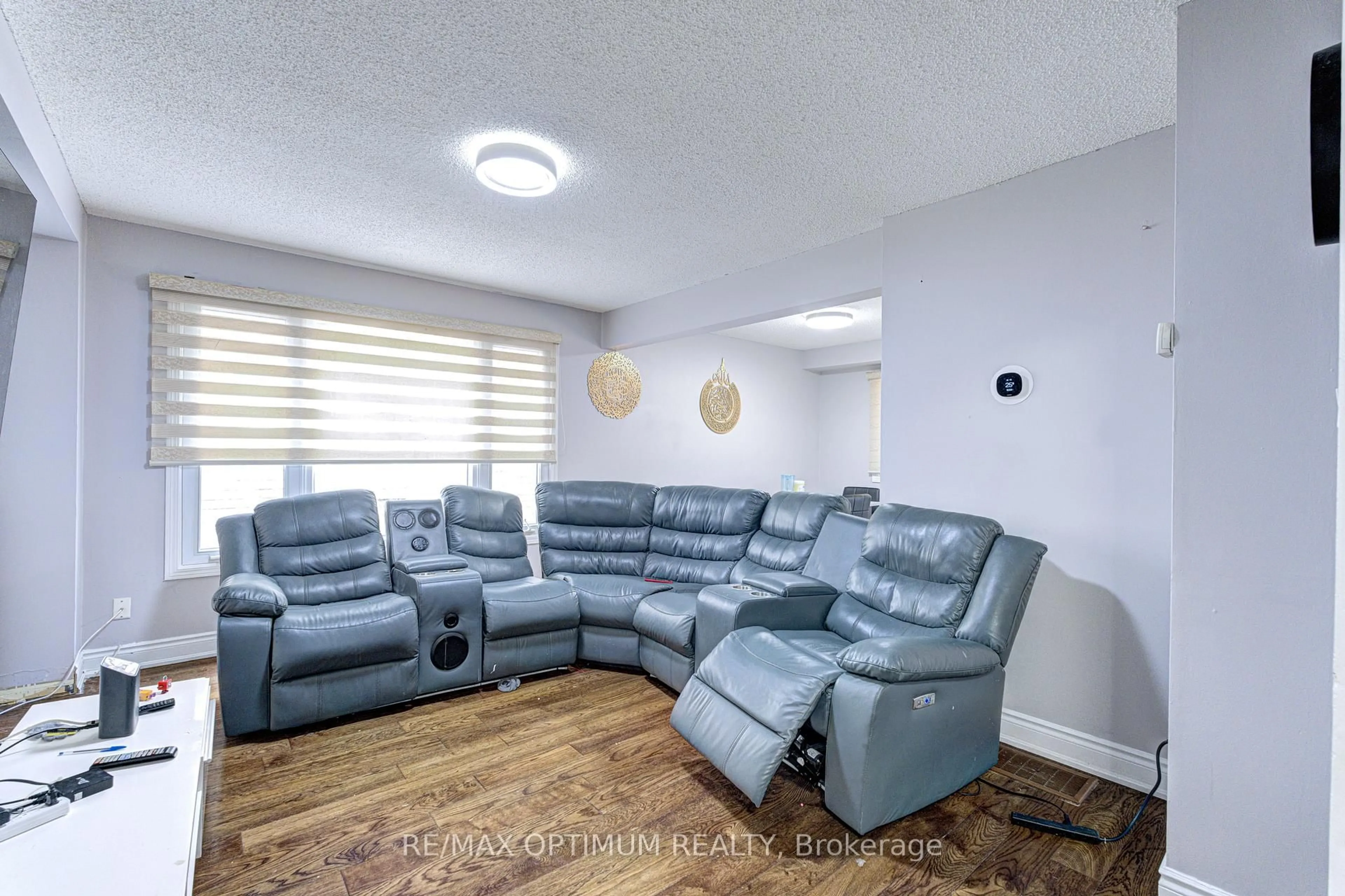 Living room with furniture, unknown for 5 Roehampton Cres, Brampton Ontario L6Y 2R3