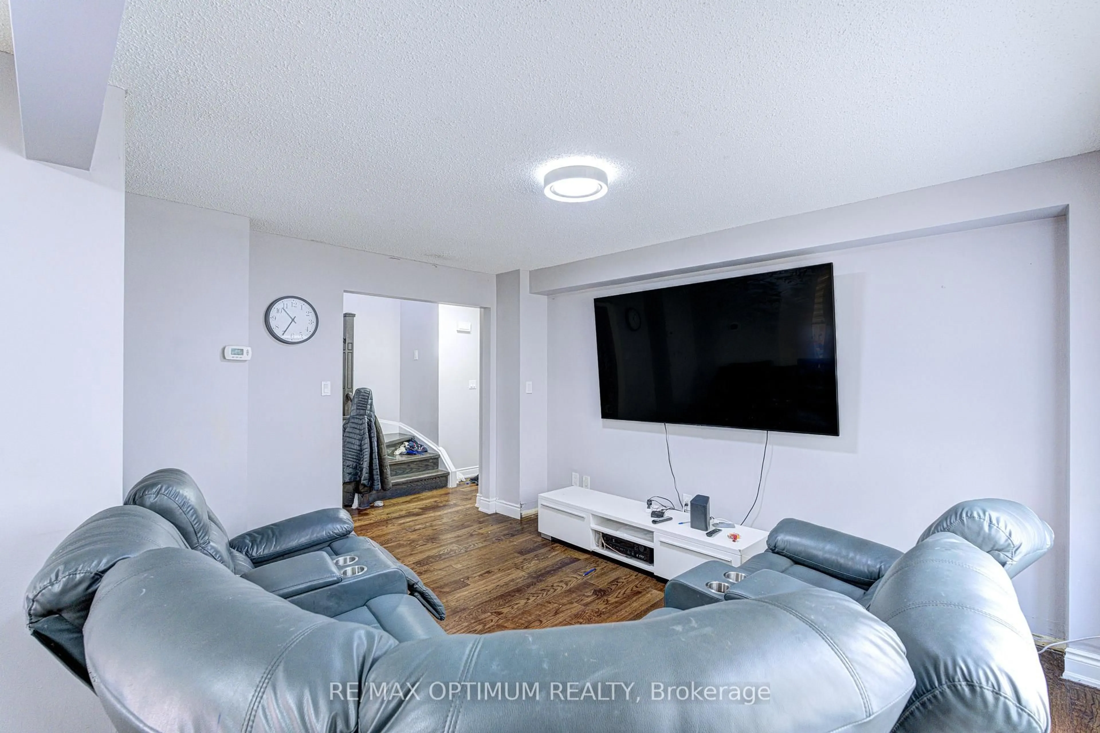 Unknown for 5 Roehampton Cres, Brampton Ontario L6Y 2R3