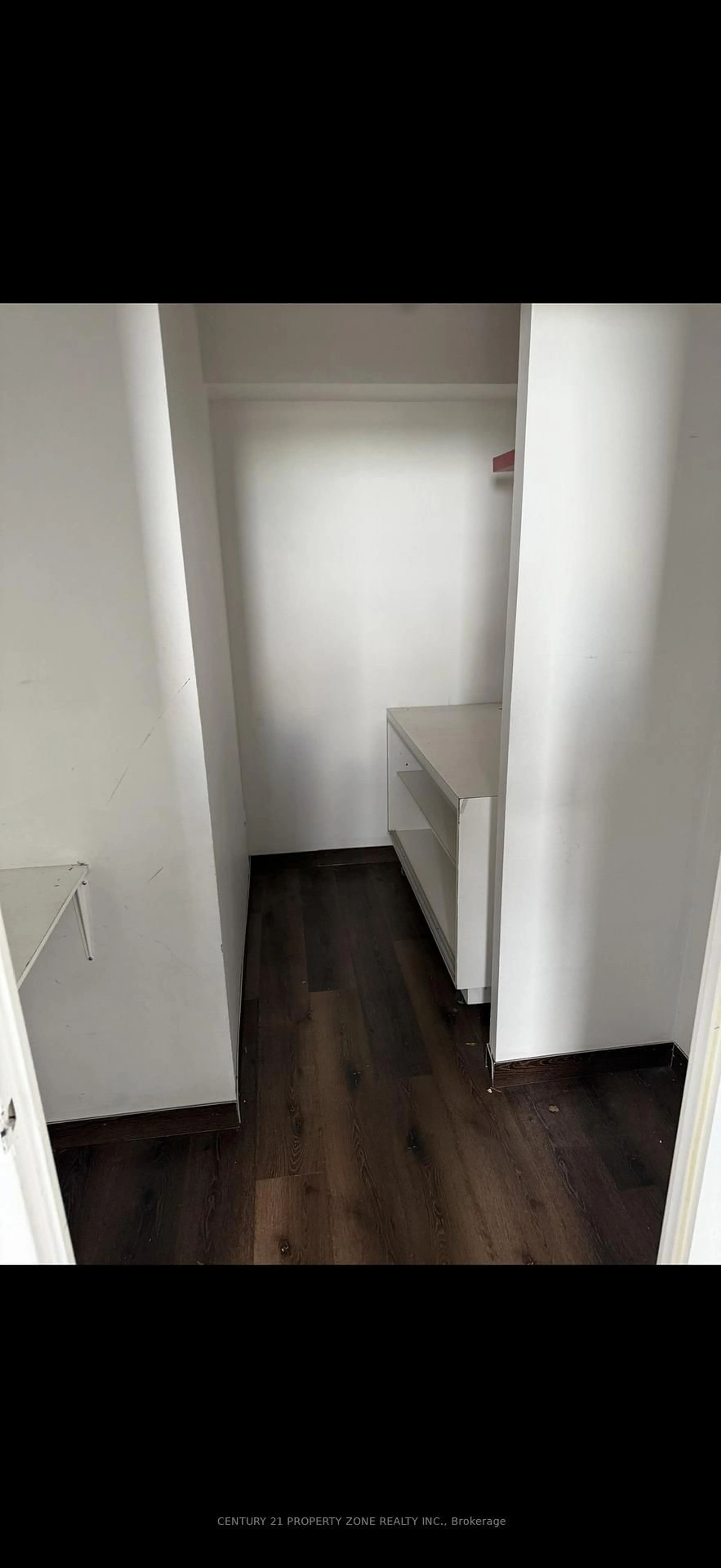 A pic of a room for 530 Lolita Gdns #702, Mississauga Ontario L5A 2A8