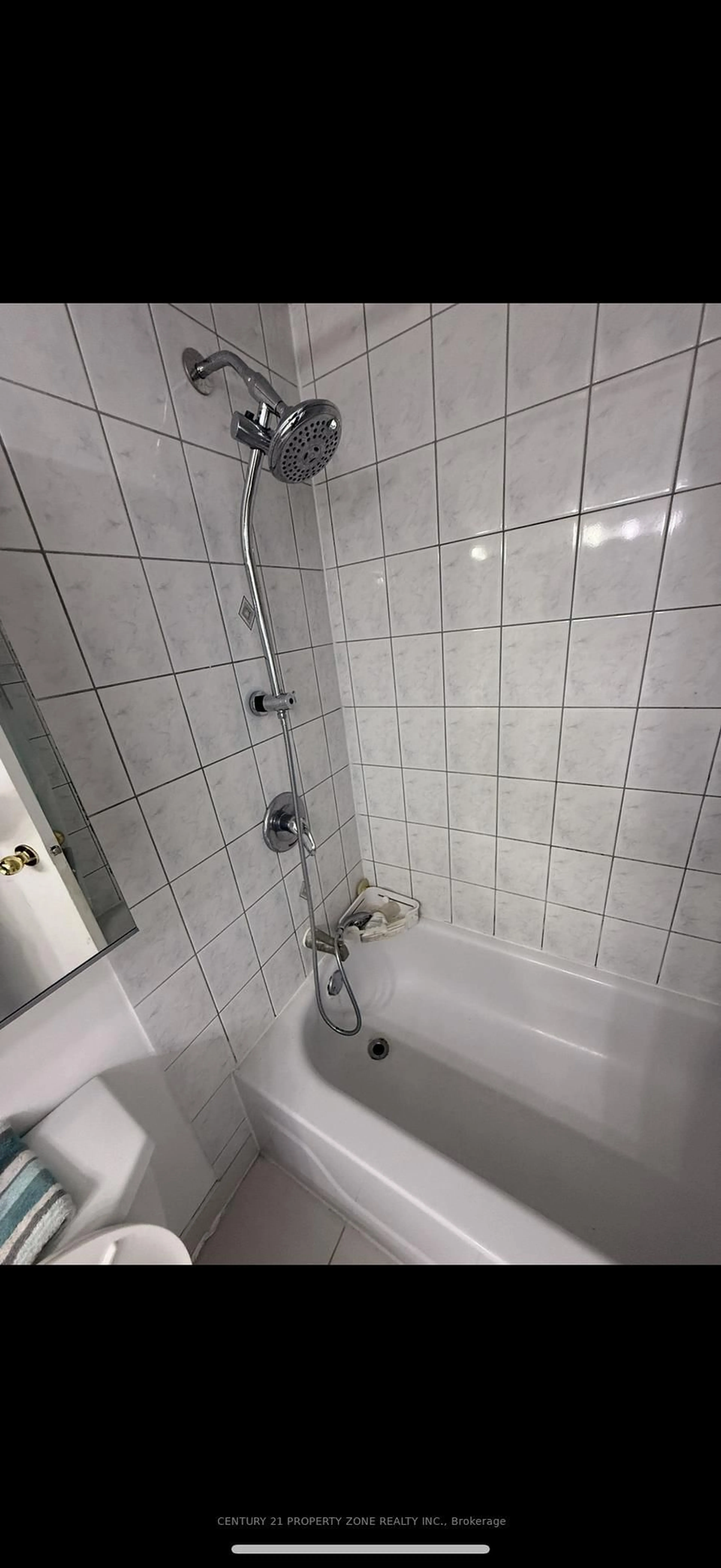 Standard bathroom, ceramic/tile floor for 530 Lolita Gdns #702, Mississauga Ontario L5A 2A8