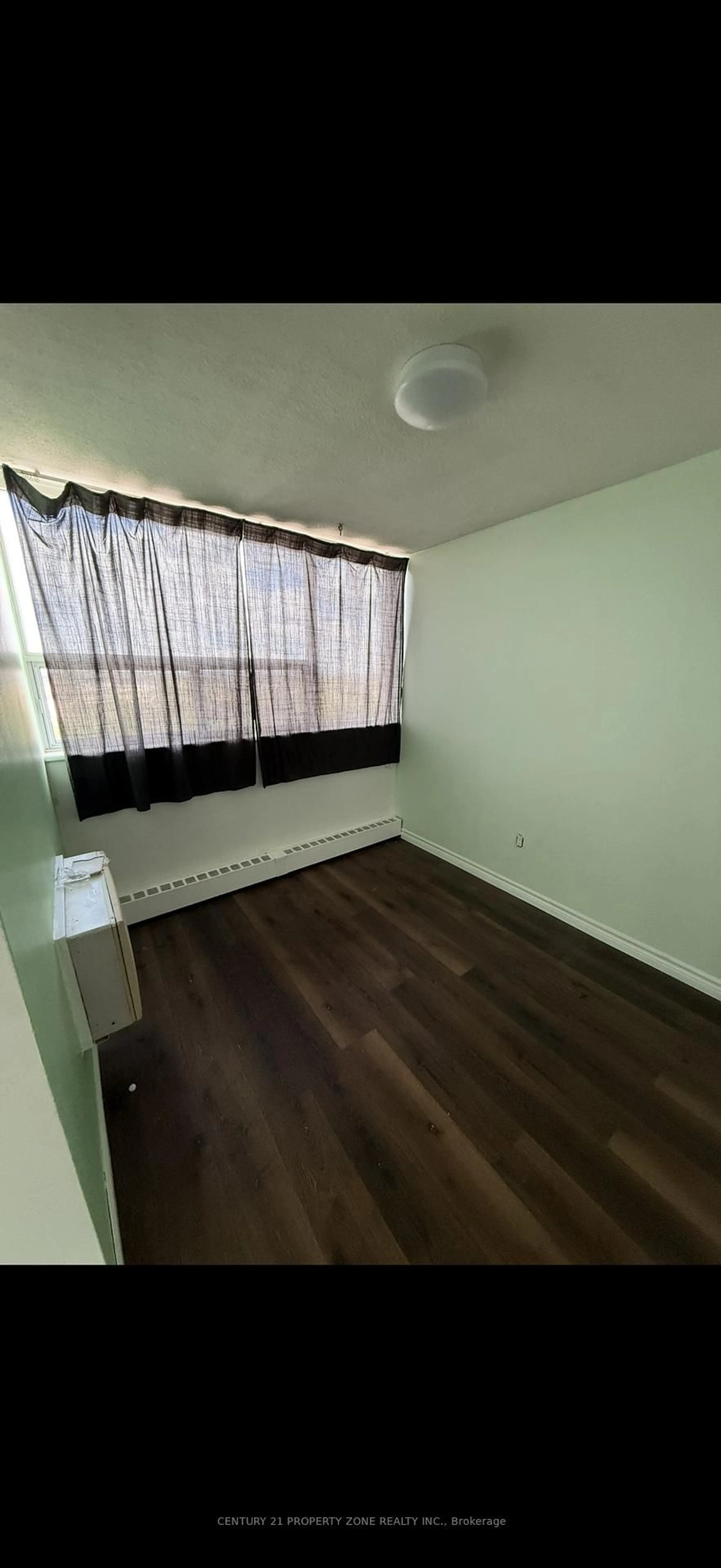 A pic of a room for 530 Lolita Gdns #702, Mississauga Ontario L5A 2A8