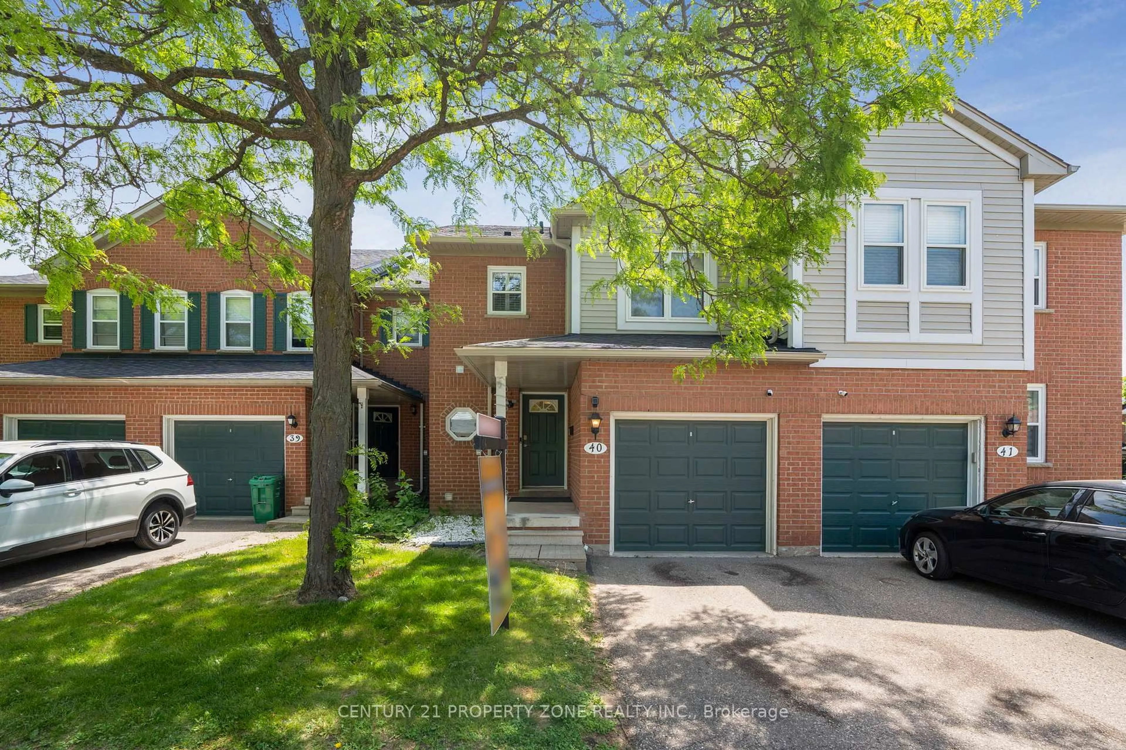 Home with brick exterior material, street for 5659 Glen Erin Dr #40, Mississauga Ontario L5M 5P2