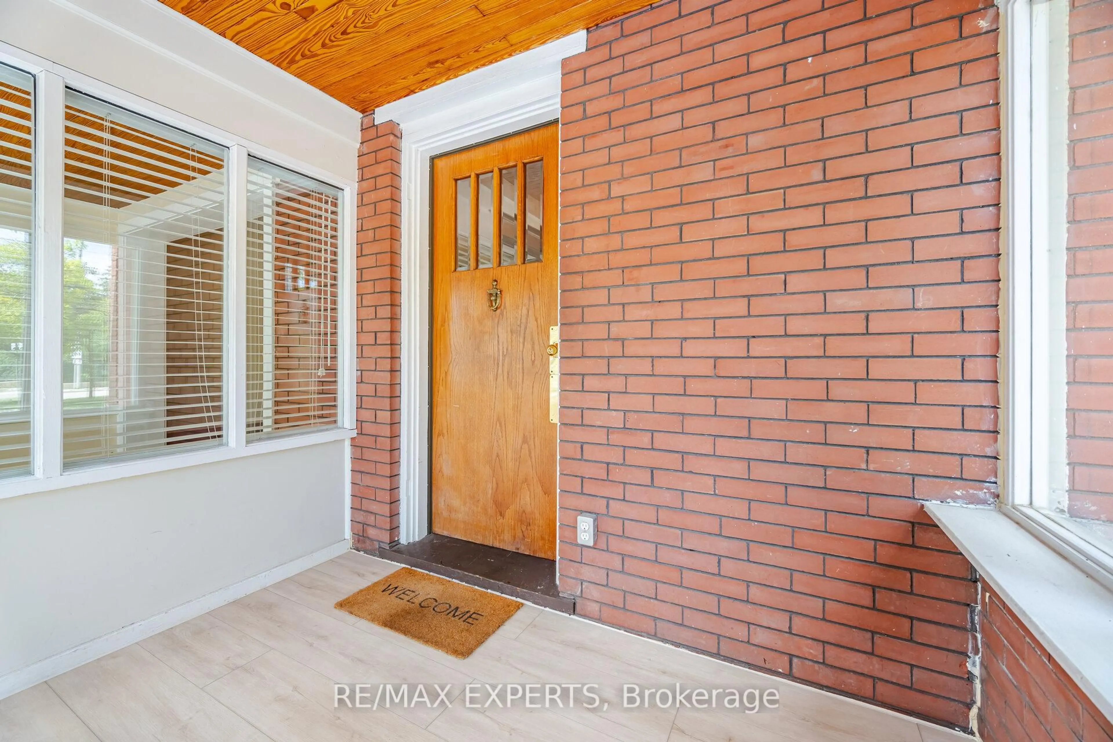 Indoor entryway for 3 Maple Ave, Brampton Ontario L6V 1R7